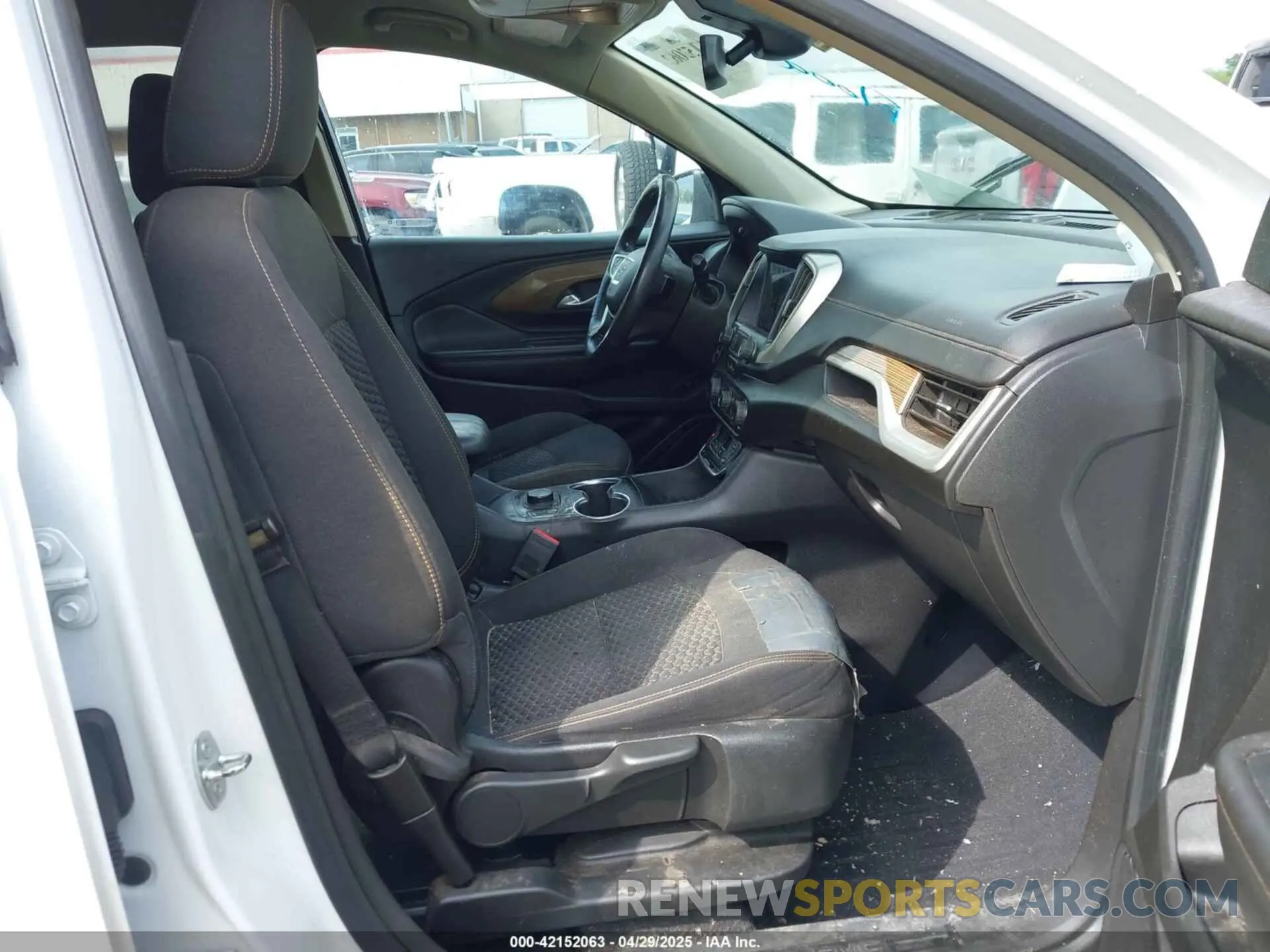 5 Фотография поврежденного автомобиля 3GKALMEV2ML352839 GMC TERRAIN 2021
