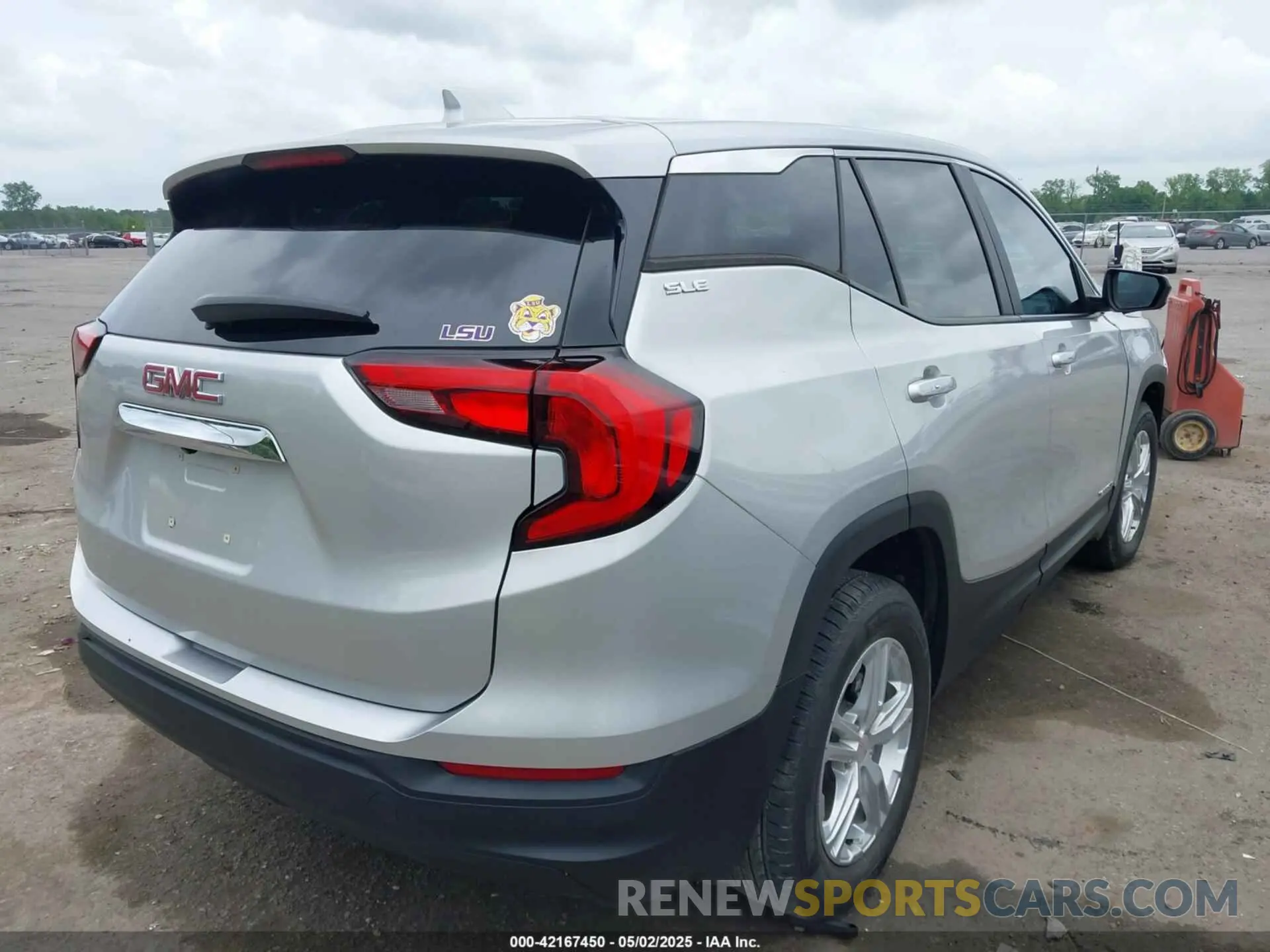 4 Photograph of a damaged car 3GKALMEV2ML363310 GMC TERRAIN 2021