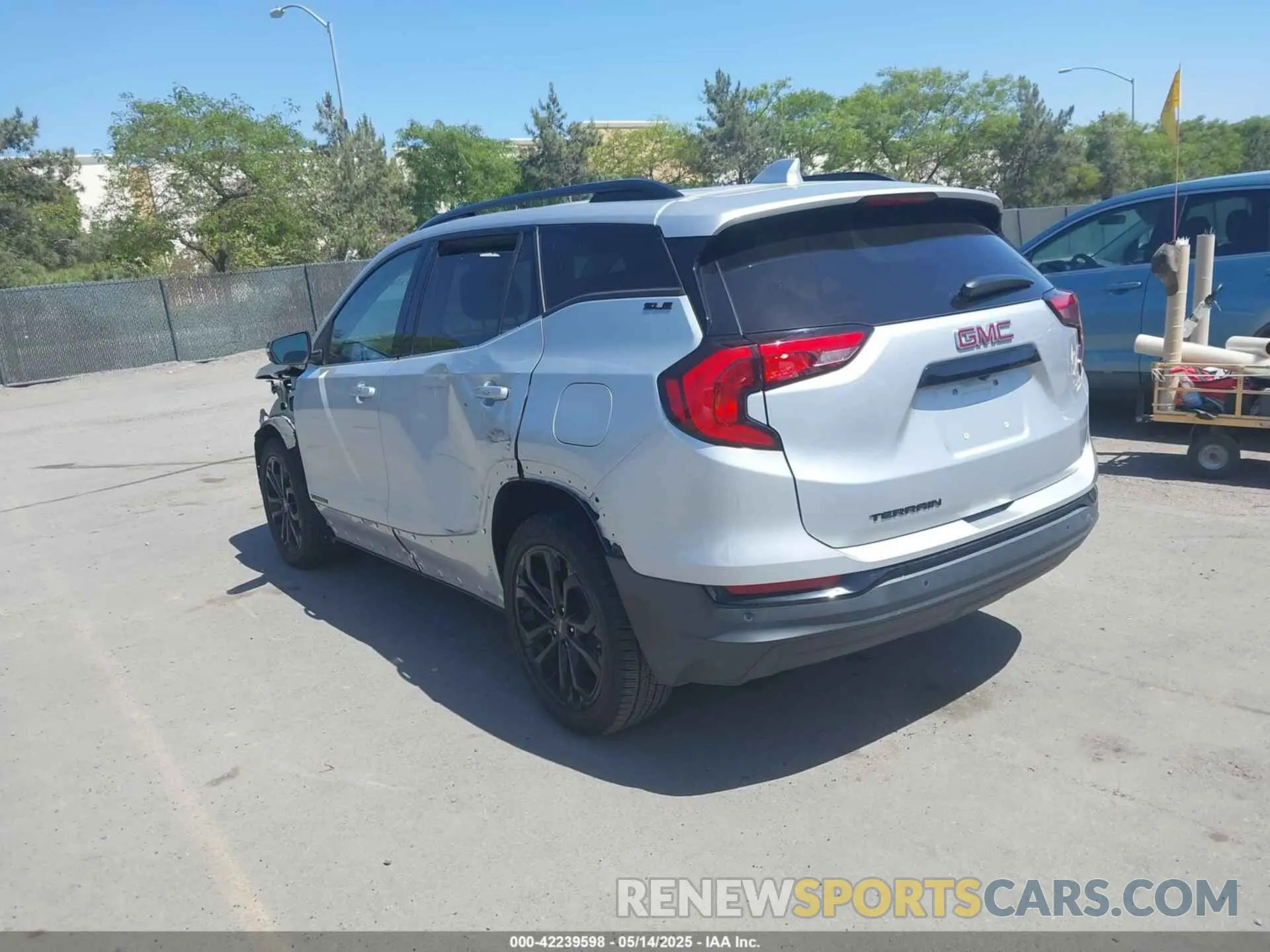 3 Фотография поврежденного автомобиля 3GKALMEV6ML342606 GMC TERRAIN 2021