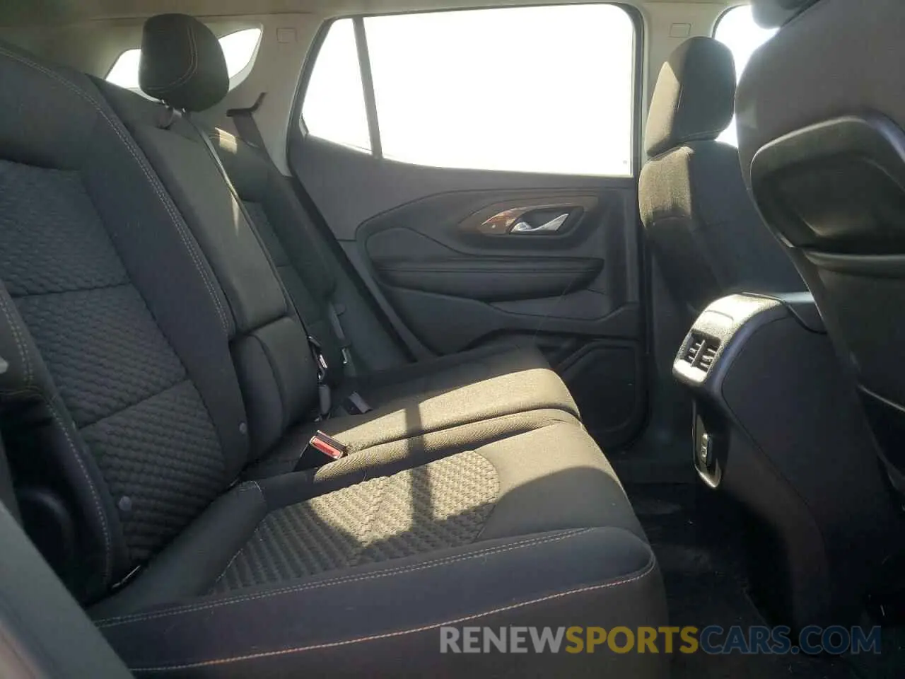 11 Photograph of a damaged car 3GKALMEV6ML402836 GMC TERRAIN 2021