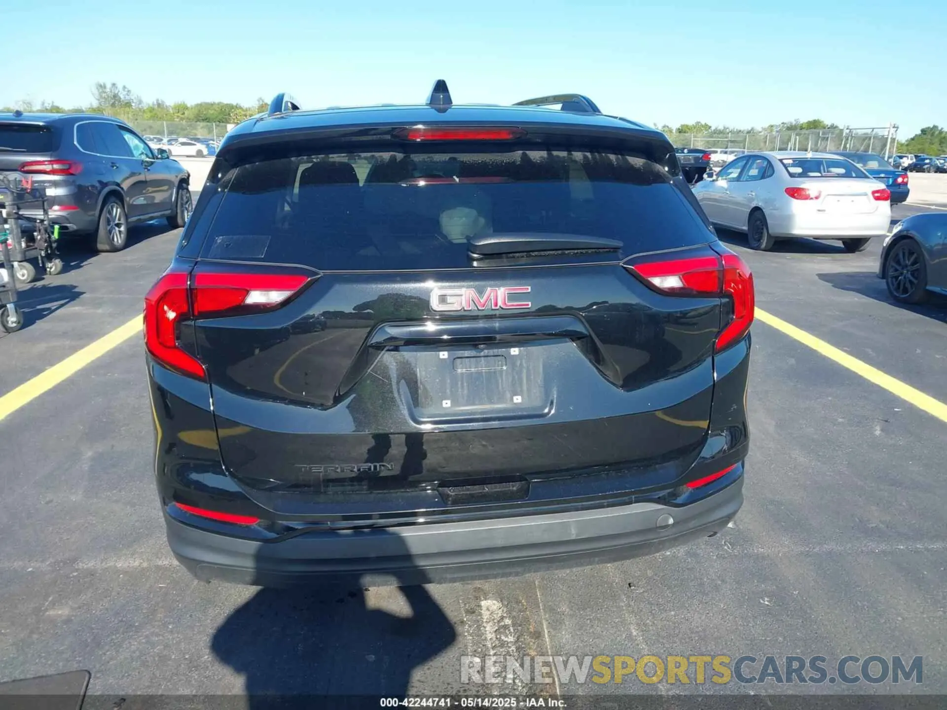 17 Photograph of a damaged car 3GKALMEV7ML320792 GMC TERRAIN 2021