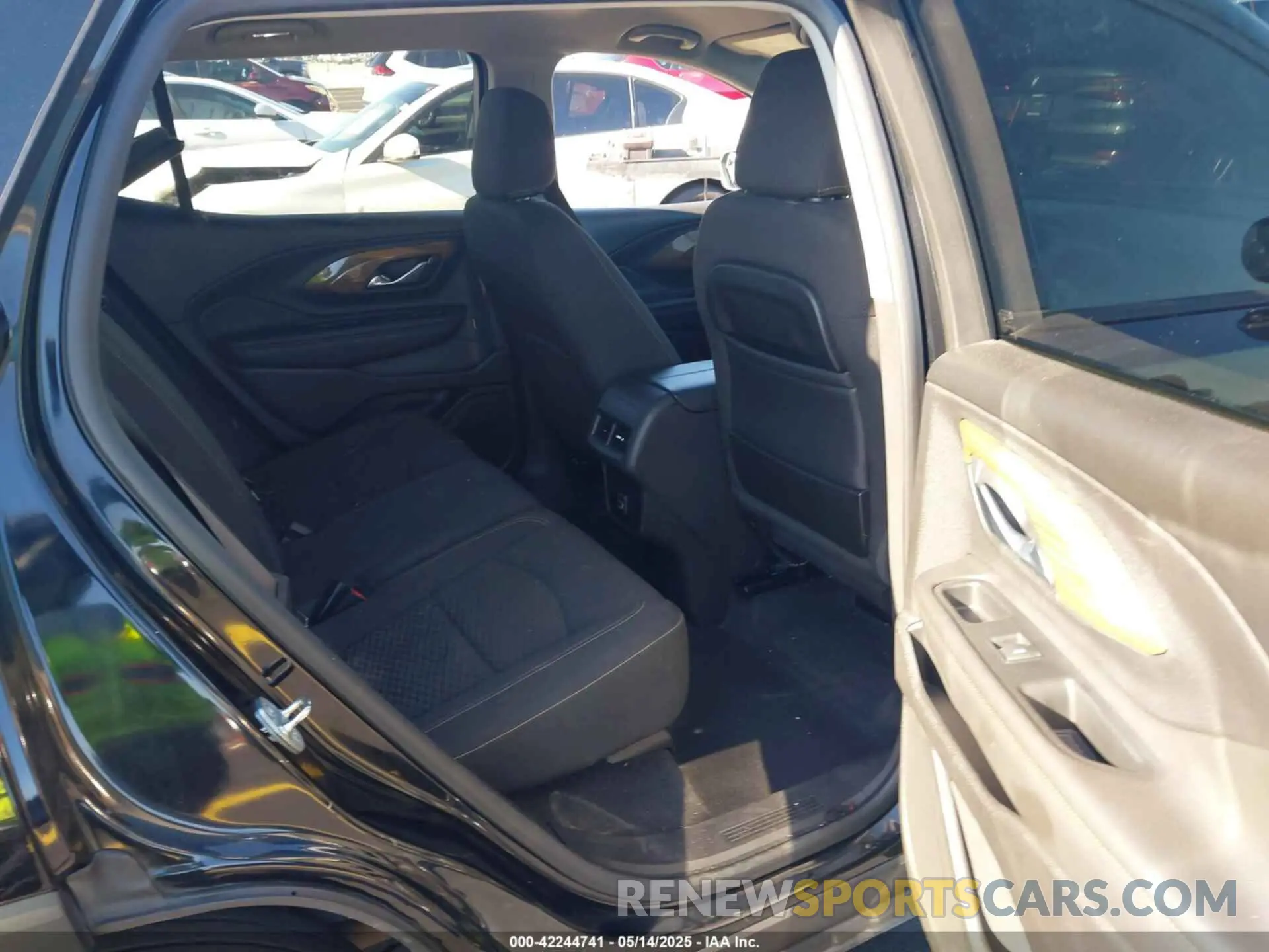 8 Photograph of a damaged car 3GKALMEV7ML320792 GMC TERRAIN 2021