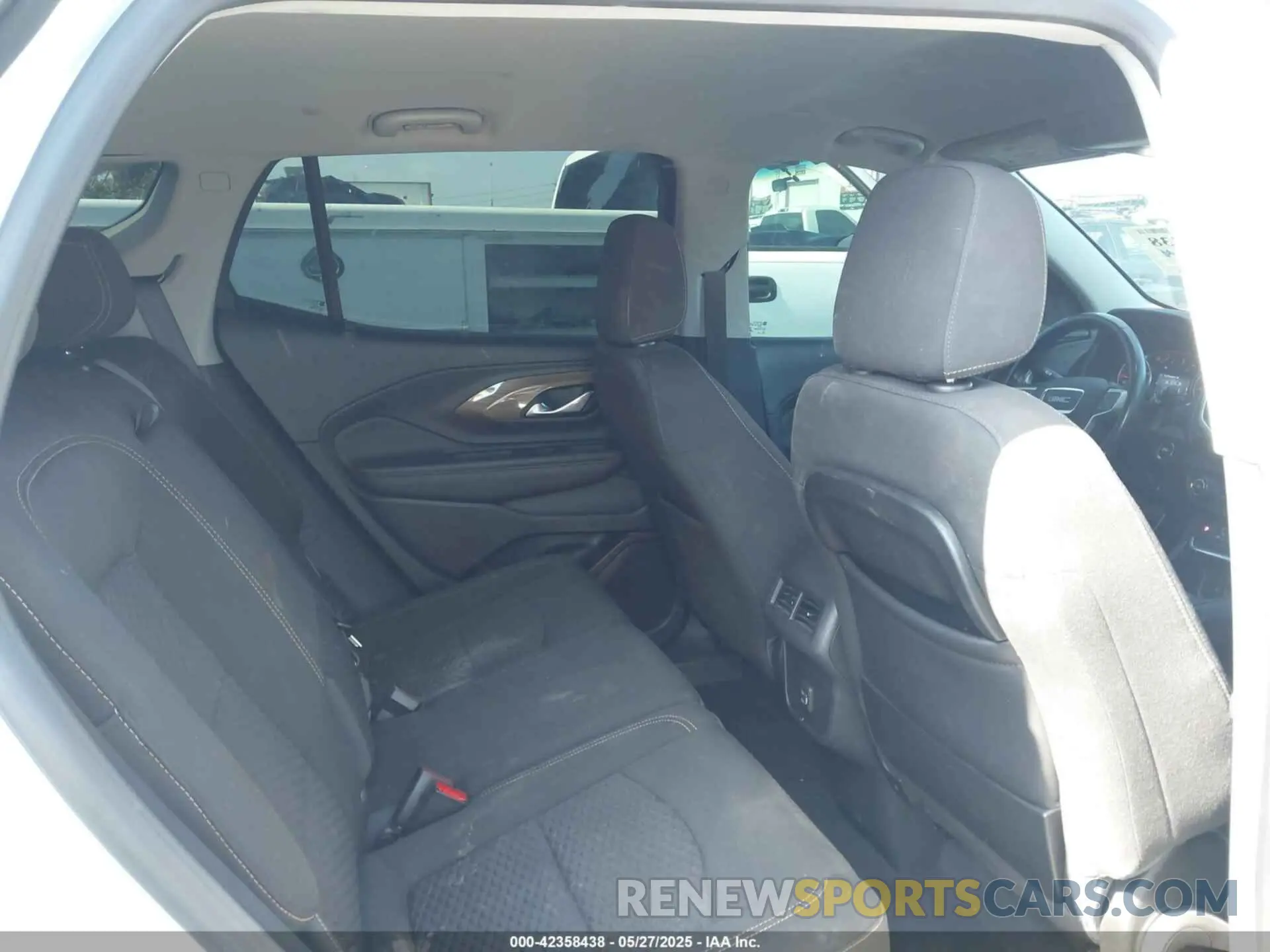 8 Photograph of a damaged car 3GKALMEV8ML345328 GMC TERRAIN 2021