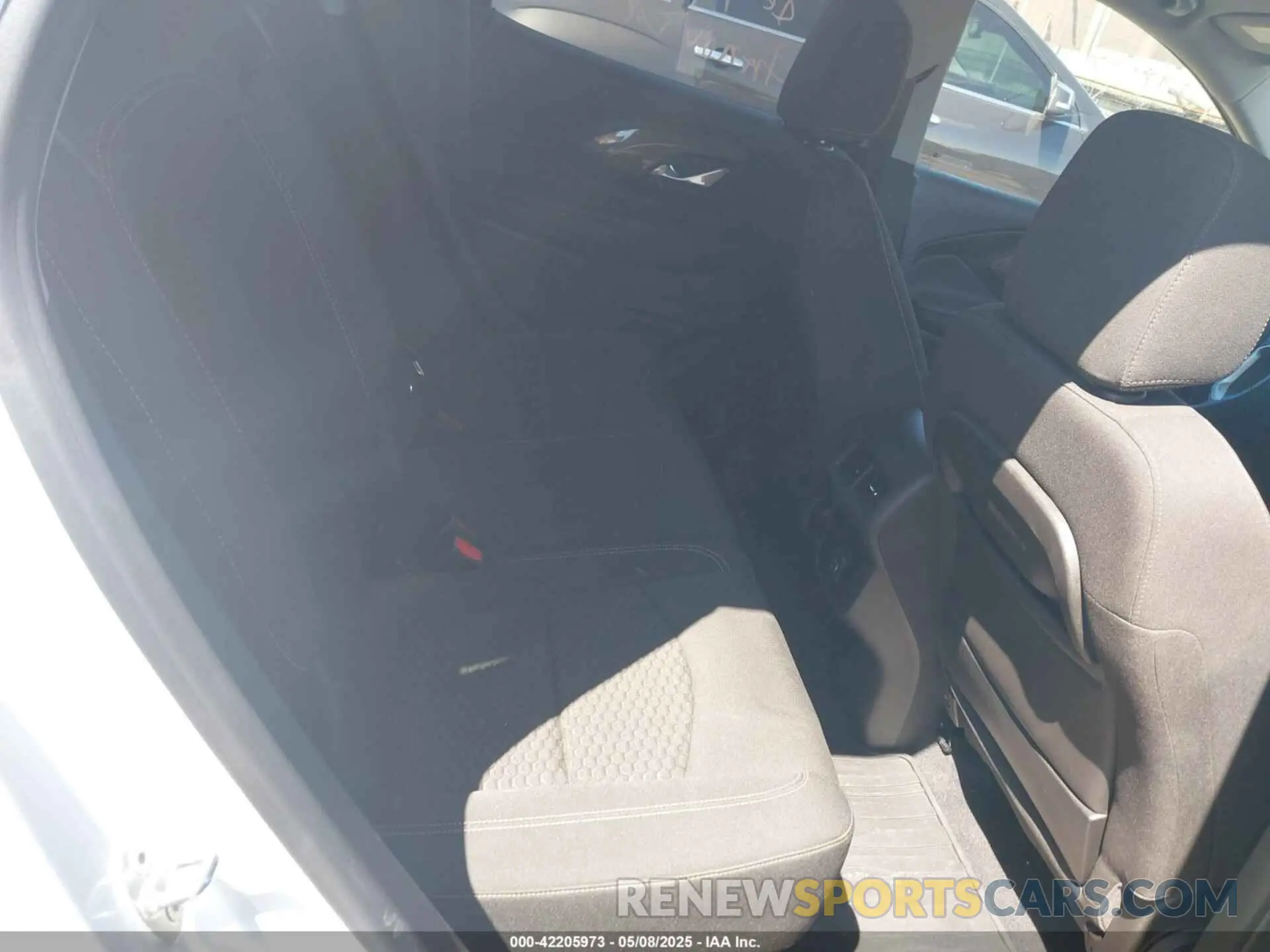 8 Photograph of a damaged car 3GKALMEV8ML372366 GMC TERRAIN 2021