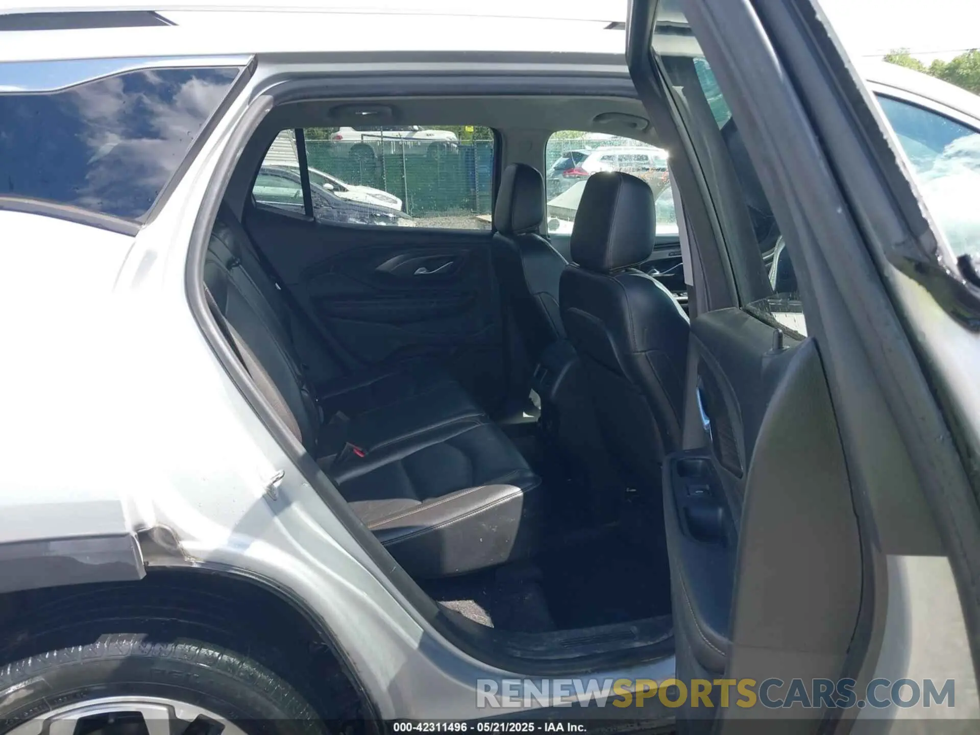 8 Photograph of a damaged car 3GKALPEV5ML317536 GMC TERRAIN 2021