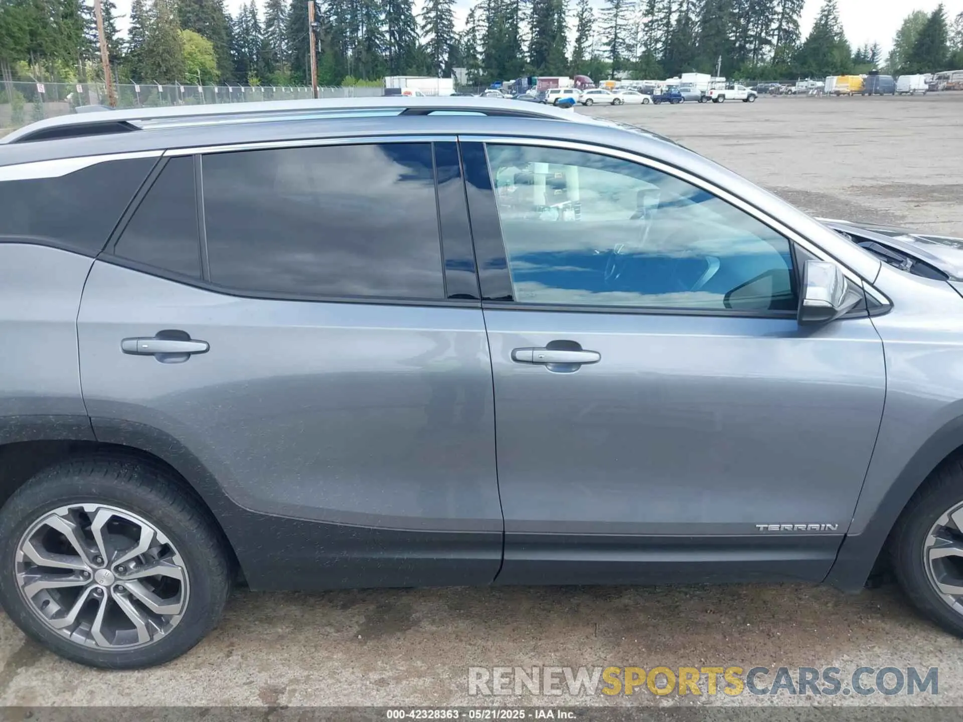 13 Photograph of a damaged car 3GKALVEV1ML316341 GMC TERRAIN 2021