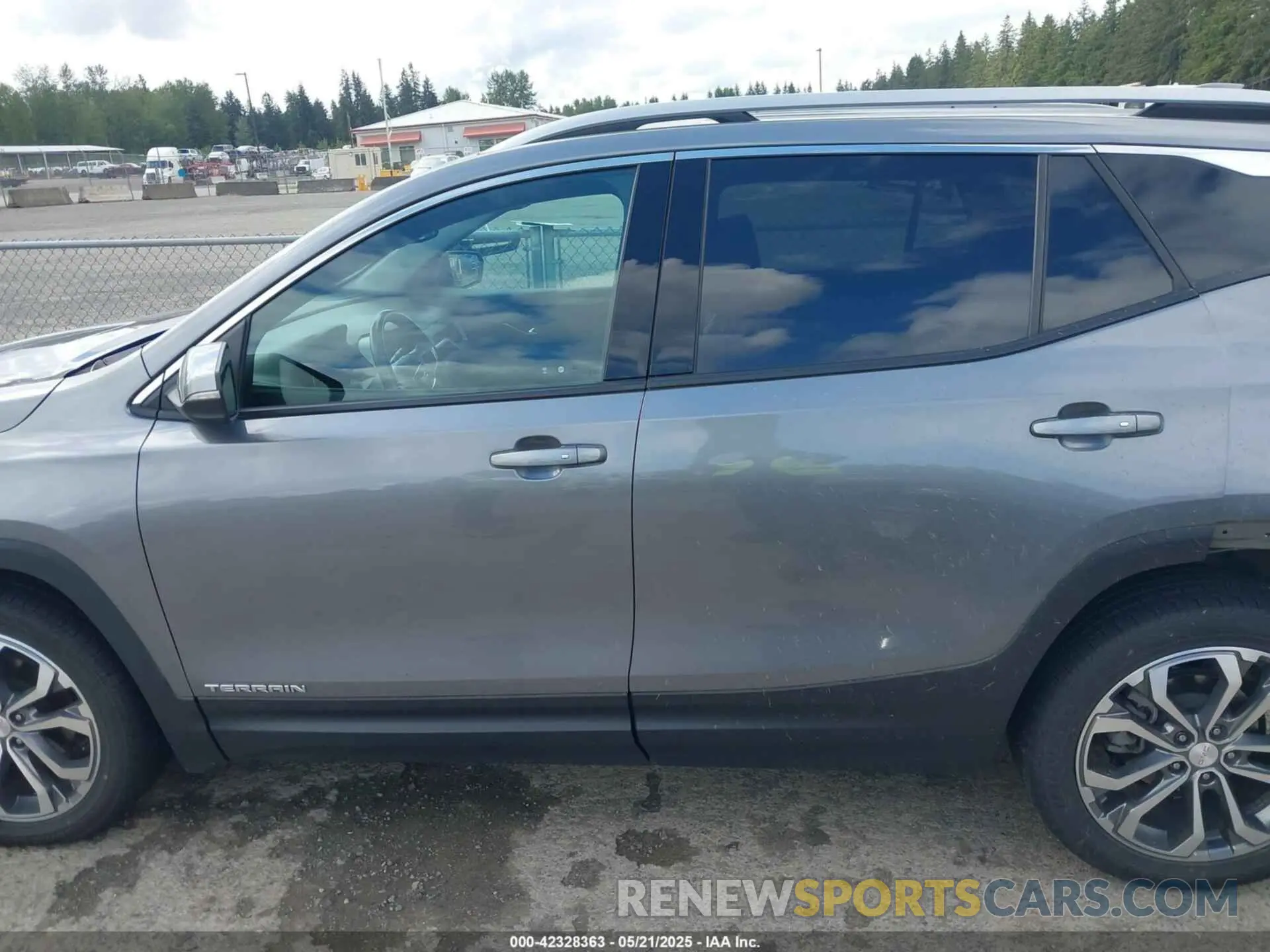 14 Photograph of a damaged car 3GKALVEV1ML316341 GMC TERRAIN 2021