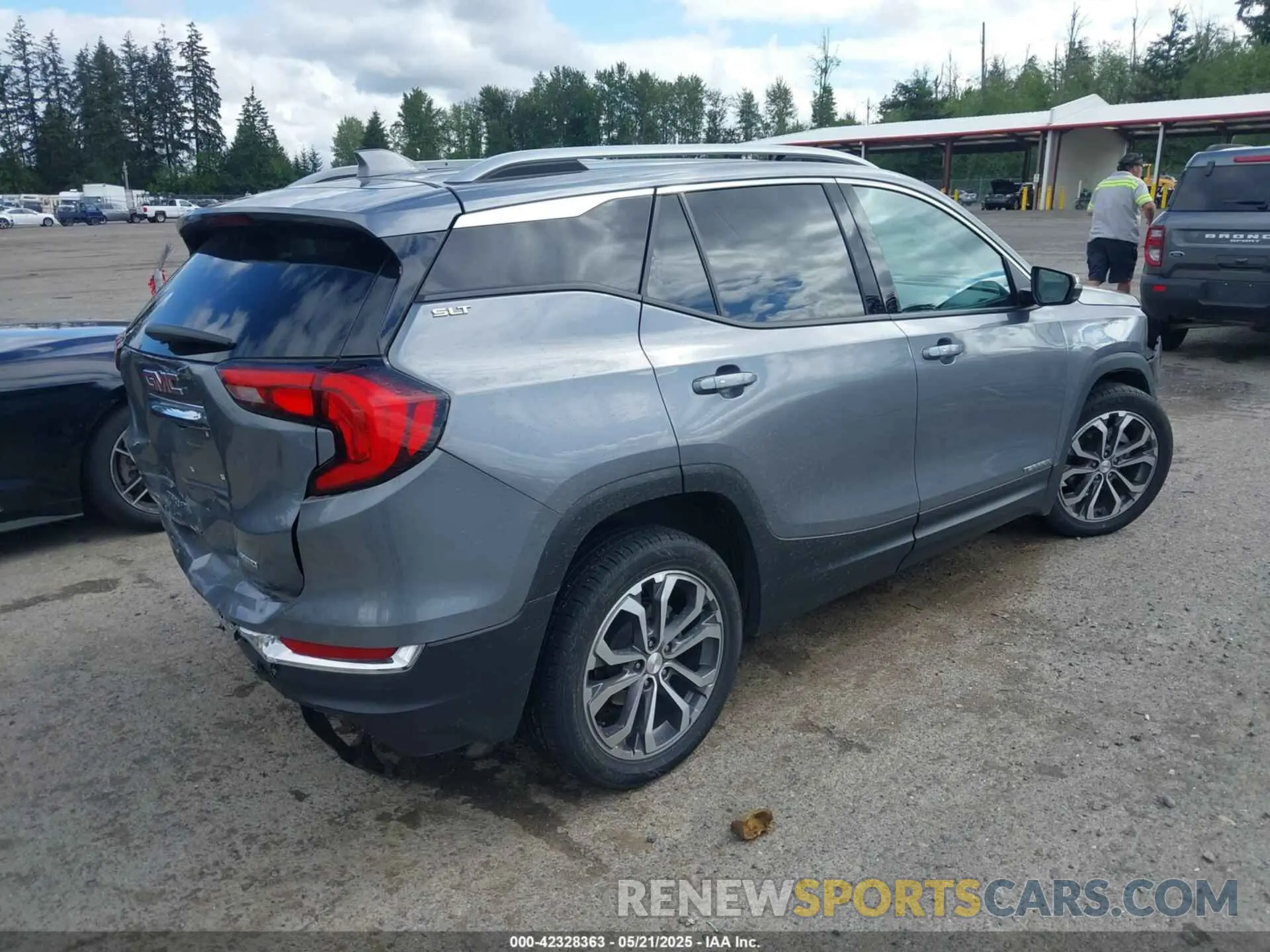 4 Photograph of a damaged car 3GKALVEV1ML316341 GMC TERRAIN 2021