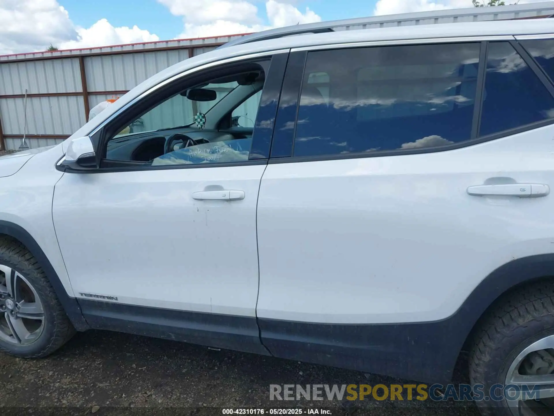 14 Photograph of a damaged car 3GKALVEV6ML391097 GMC TERRAIN 2021