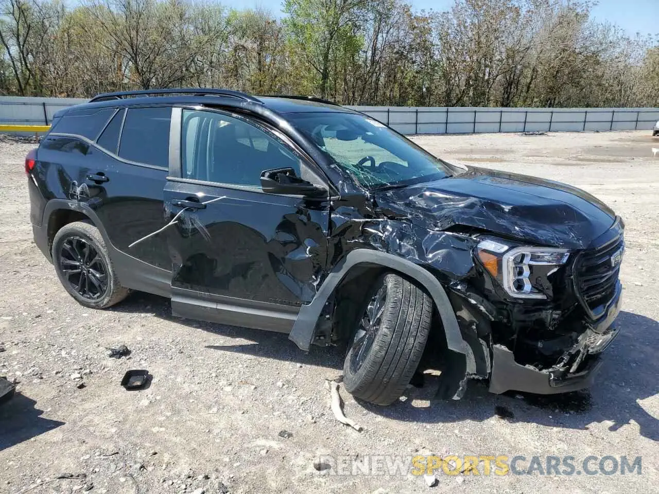 4 Photograph of a damaged car 3GKALMEV0NL293548 GMC TERRAIN 2022