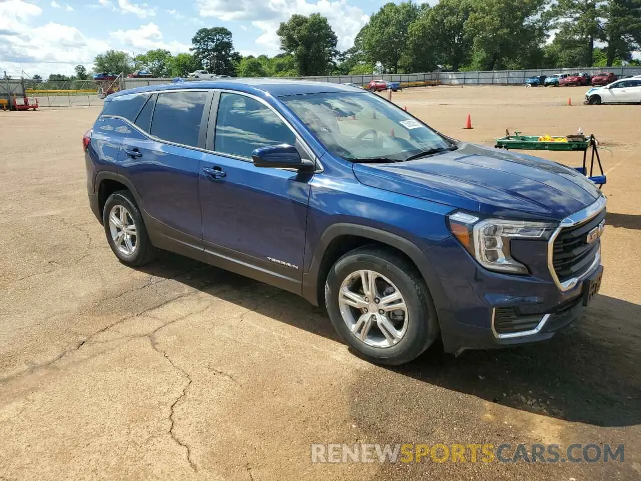 4 Photograph of a damaged car 3GKALMEV1NL125272 GMC TERRAIN 2022
