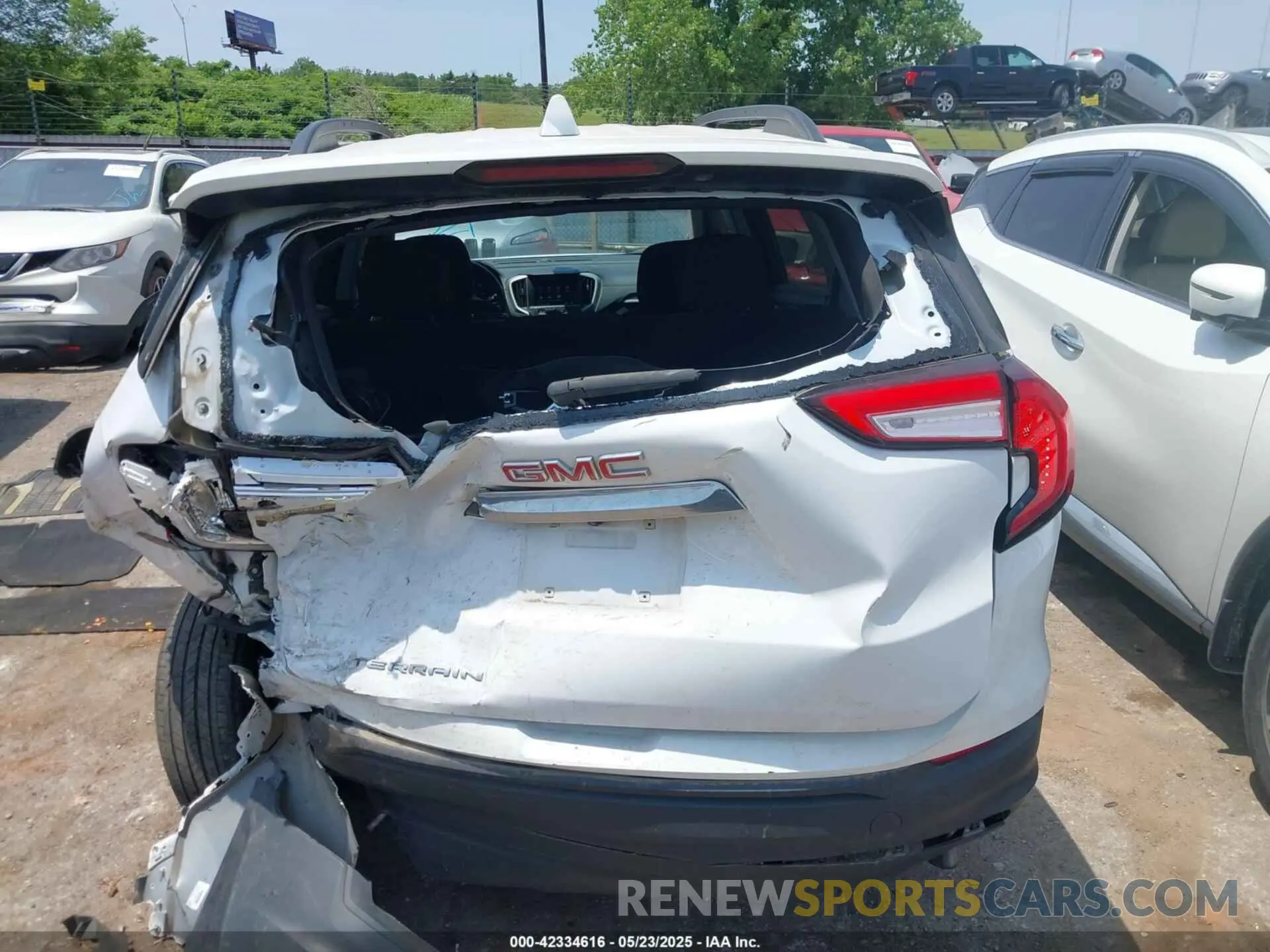 17 Photograph of a damaged car 3GKALMEV1NL138927 GMC TERRAIN 2022