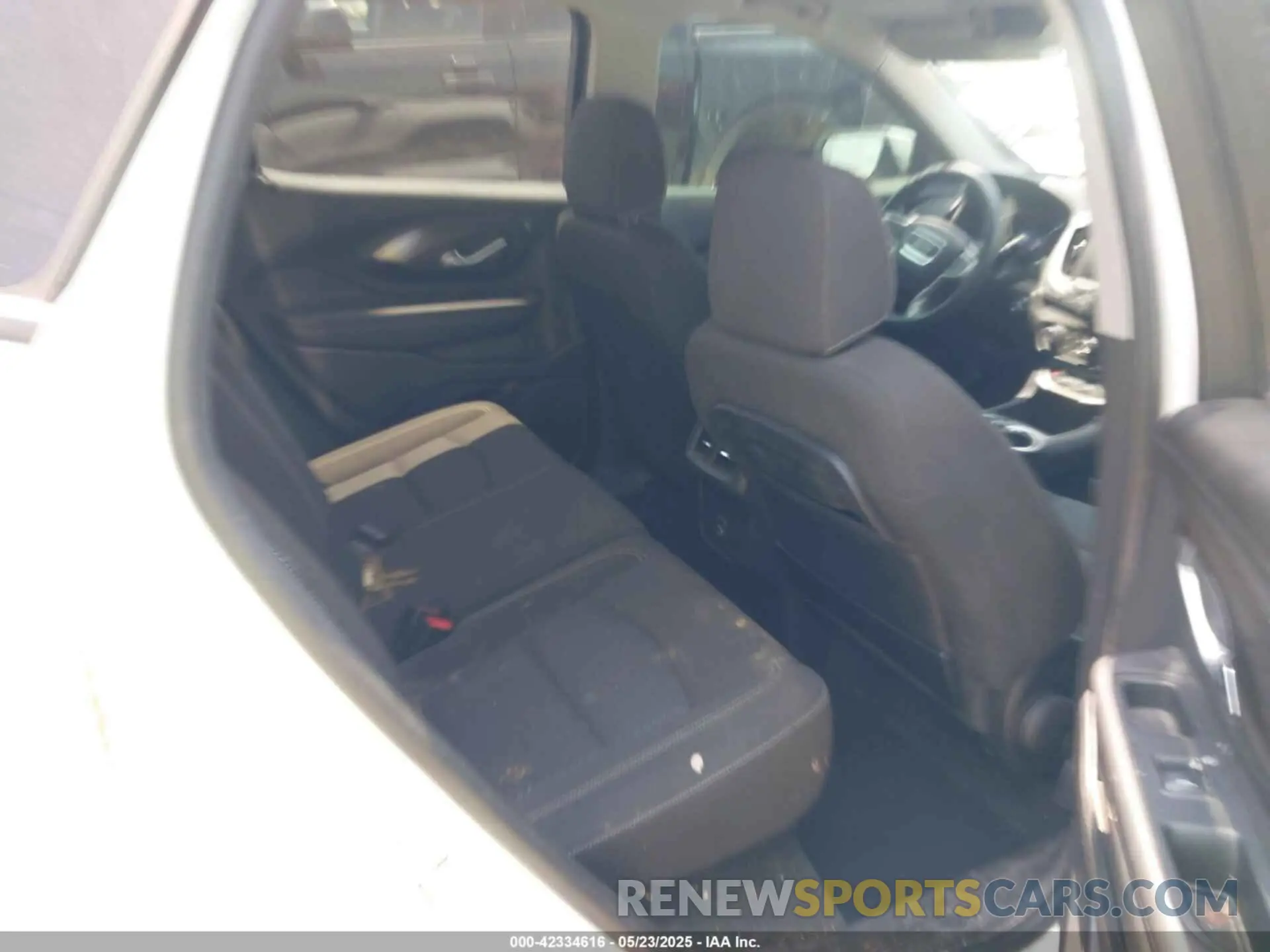 8 Photograph of a damaged car 3GKALMEV1NL138927 GMC TERRAIN 2022