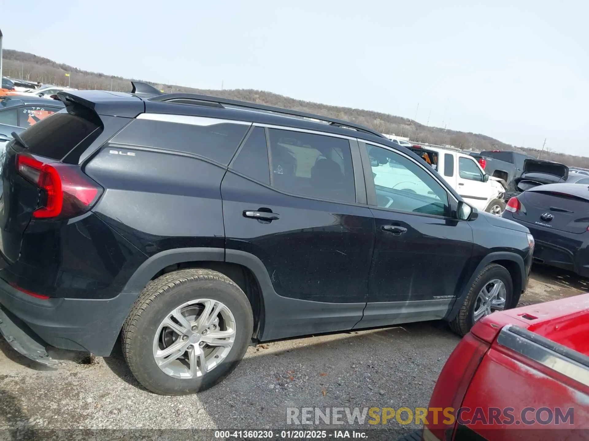 13 Photograph of a damaged car 3GKALMEV3NL108859 GMC TERRAIN 2022