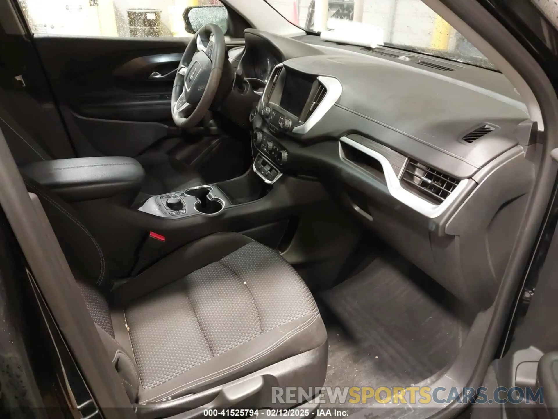5 Photograph of a damaged car 3GKALMEV3NL250628 GMC TERRAIN 2022