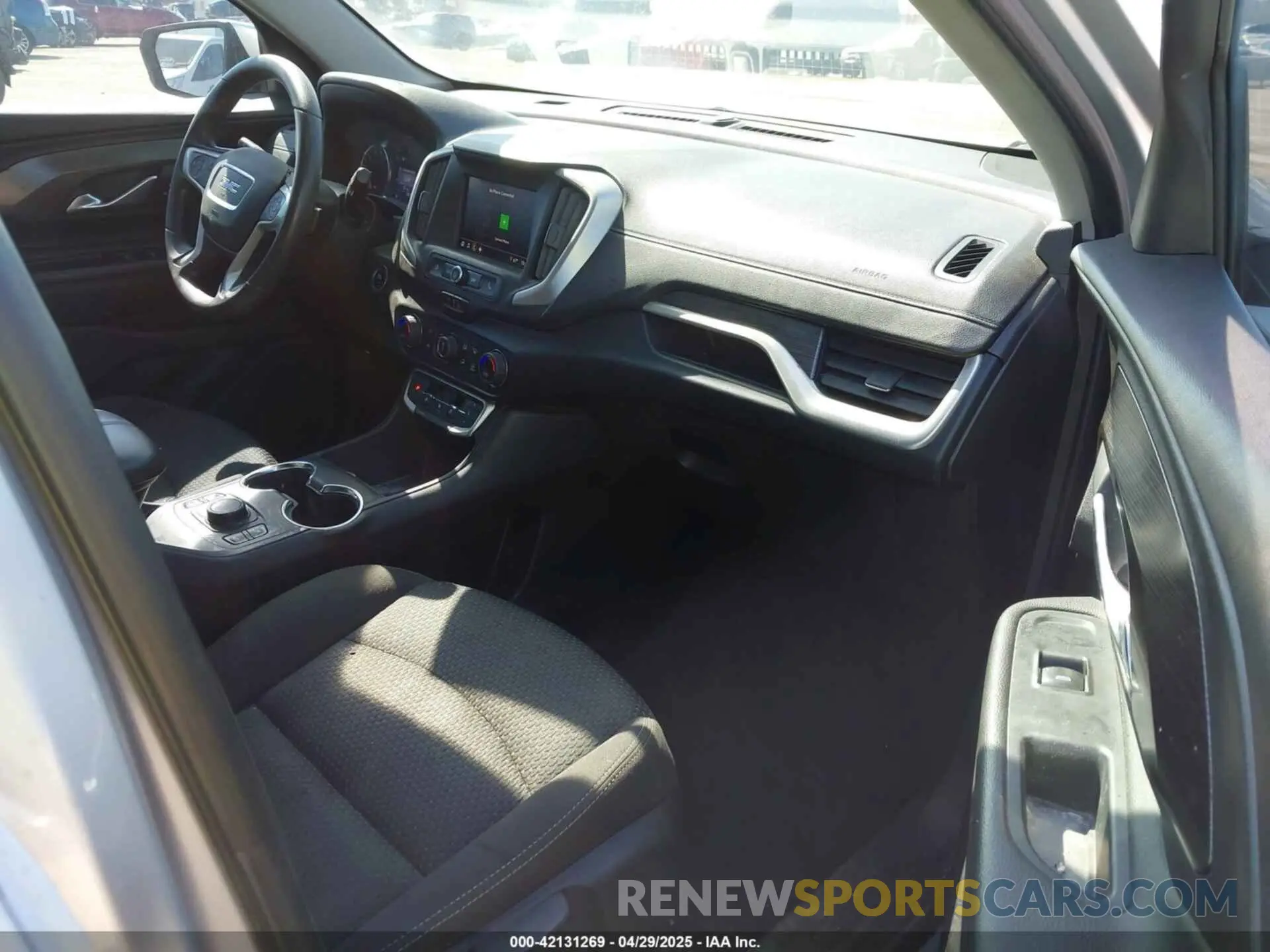 5 Photograph of a damaged car 3GKALMEV6NL230003 GMC TERRAIN 2022
