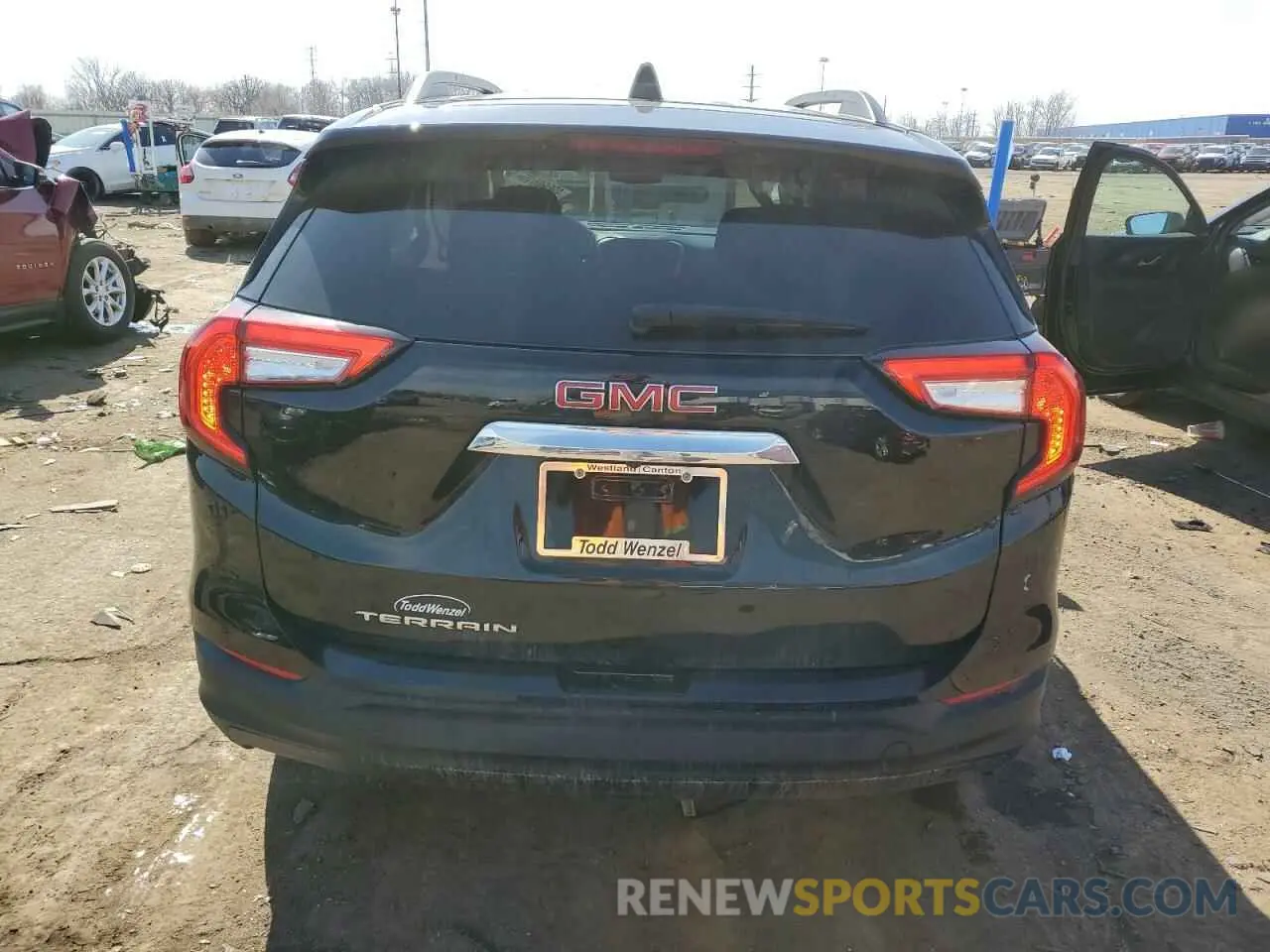6 Photograph of a damaged car 3GKALMEV6NL271473 GMC TERRAIN 2022