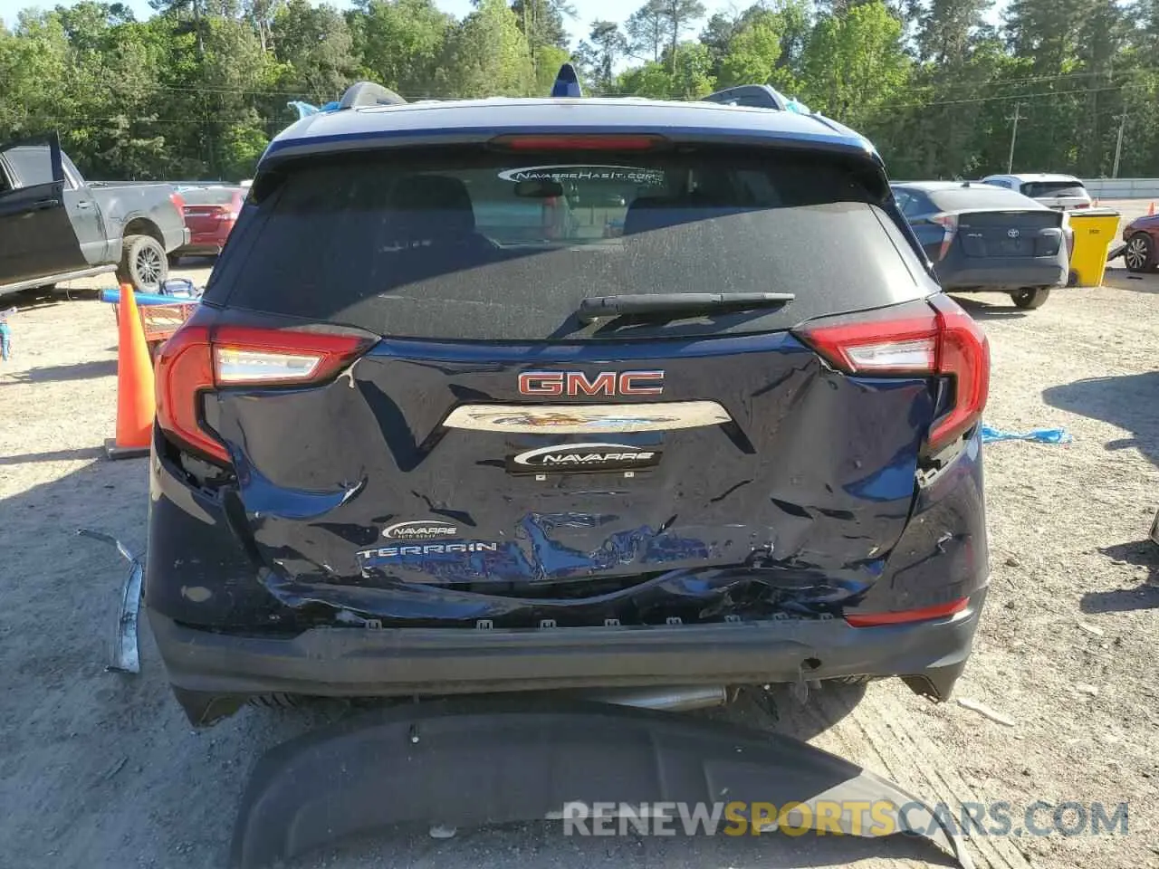 6 Photograph of a damaged car 3GKALMEV6NL305668 GMC TERRAIN 2022