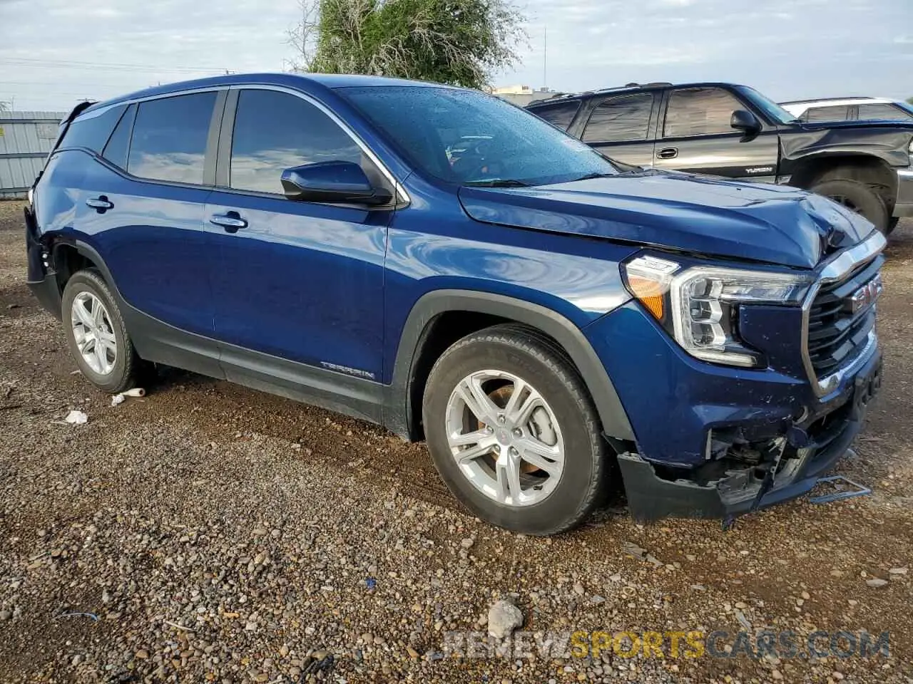 4 Photograph of a damaged car 3GKALMEV7NL207197 GMC TERRAIN 2022