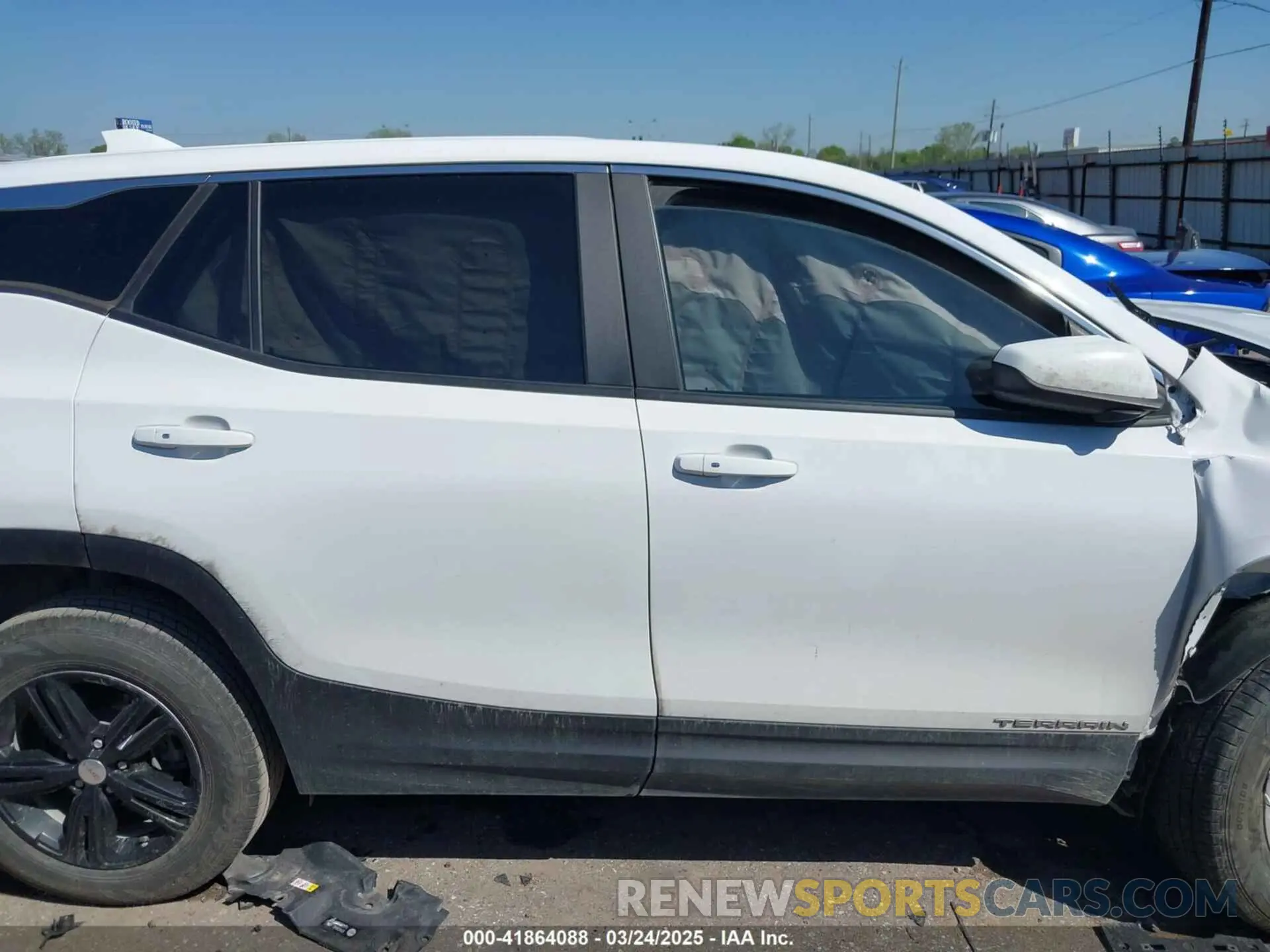 13 Photograph of a damaged car 3GKALMEV8NL109103 GMC TERRAIN 2022