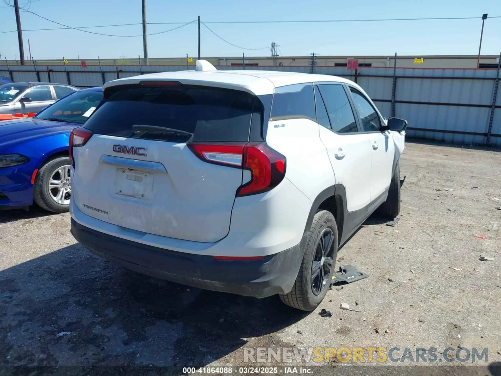 4 Photograph of a damaged car 3GKALMEV8NL109103 GMC TERRAIN 2022