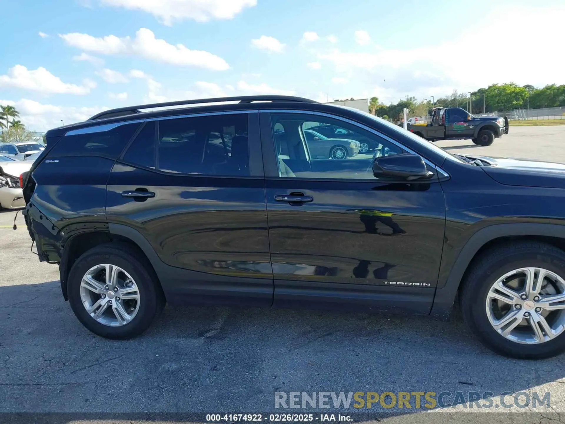 14 Photograph of a damaged car 3GKALMEV9NL123172 GMC TERRAIN 2022