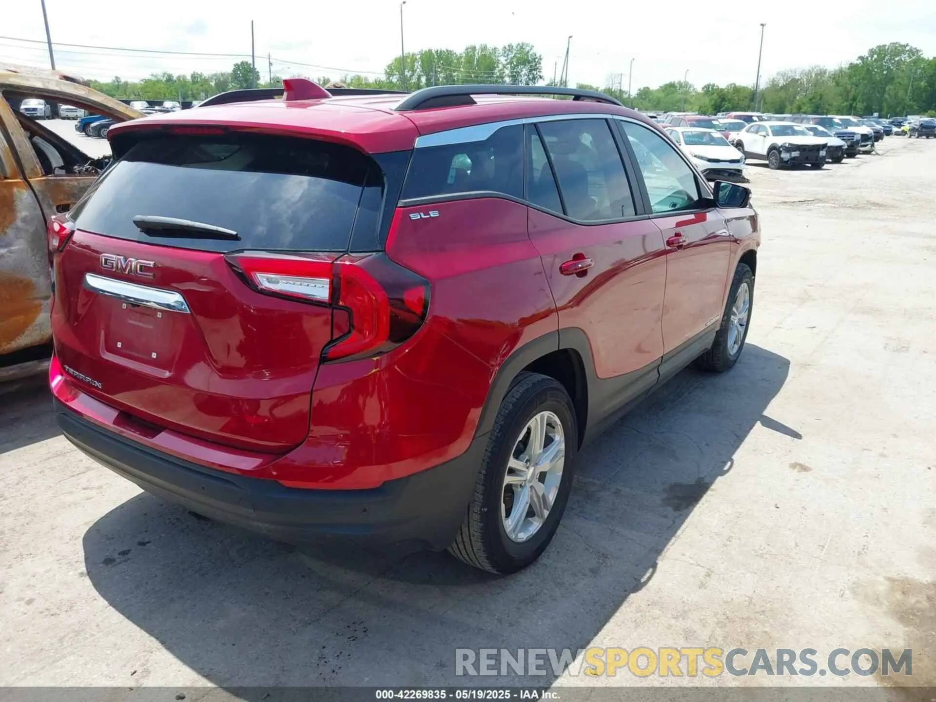 4 Photograph of a damaged car 3GKALMEV9NL182044 GMC TERRAIN 2022