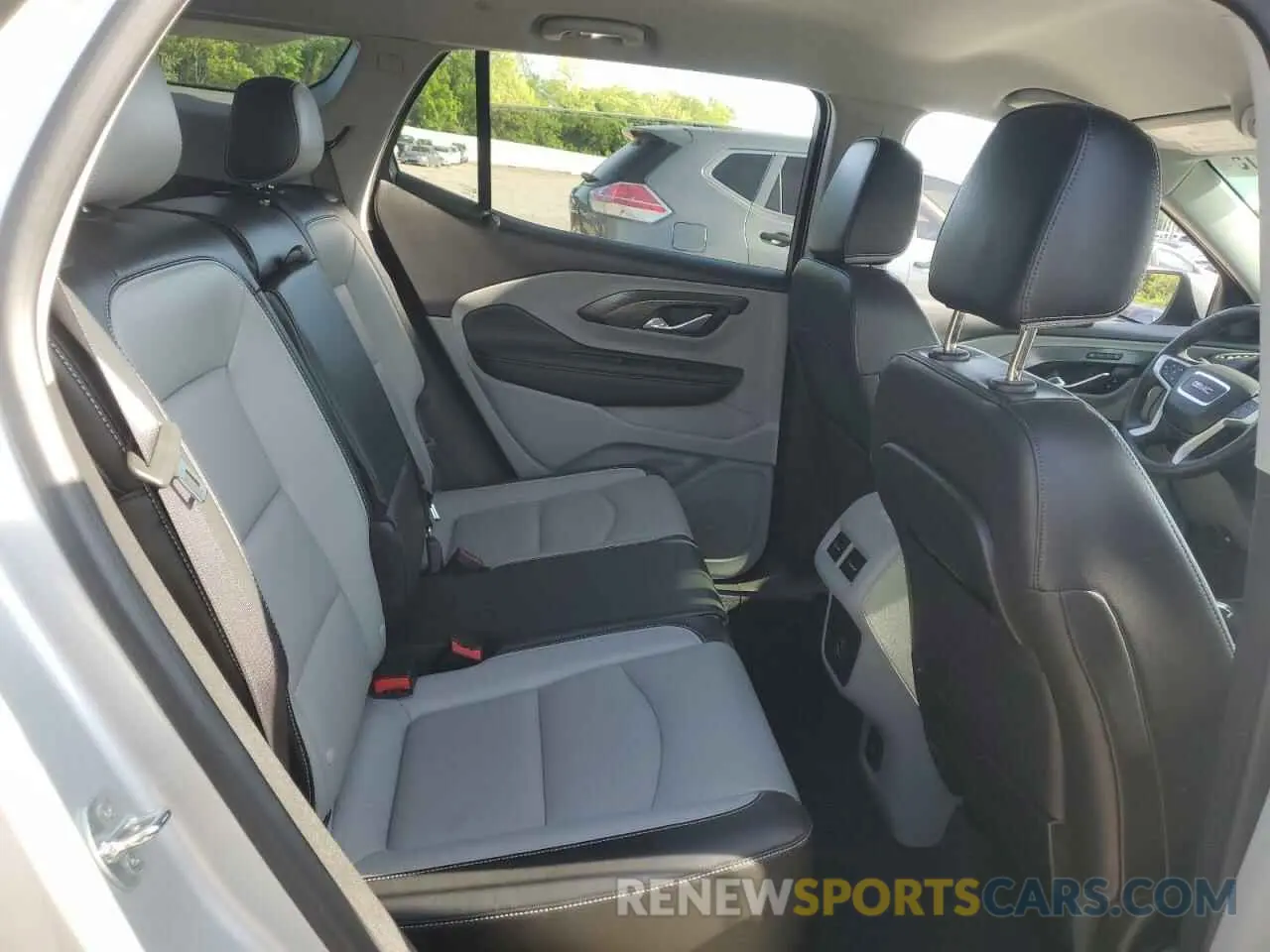 11 Photograph of a damaged car 3GKALPEV4NL175939 GMC TERRAIN 2022