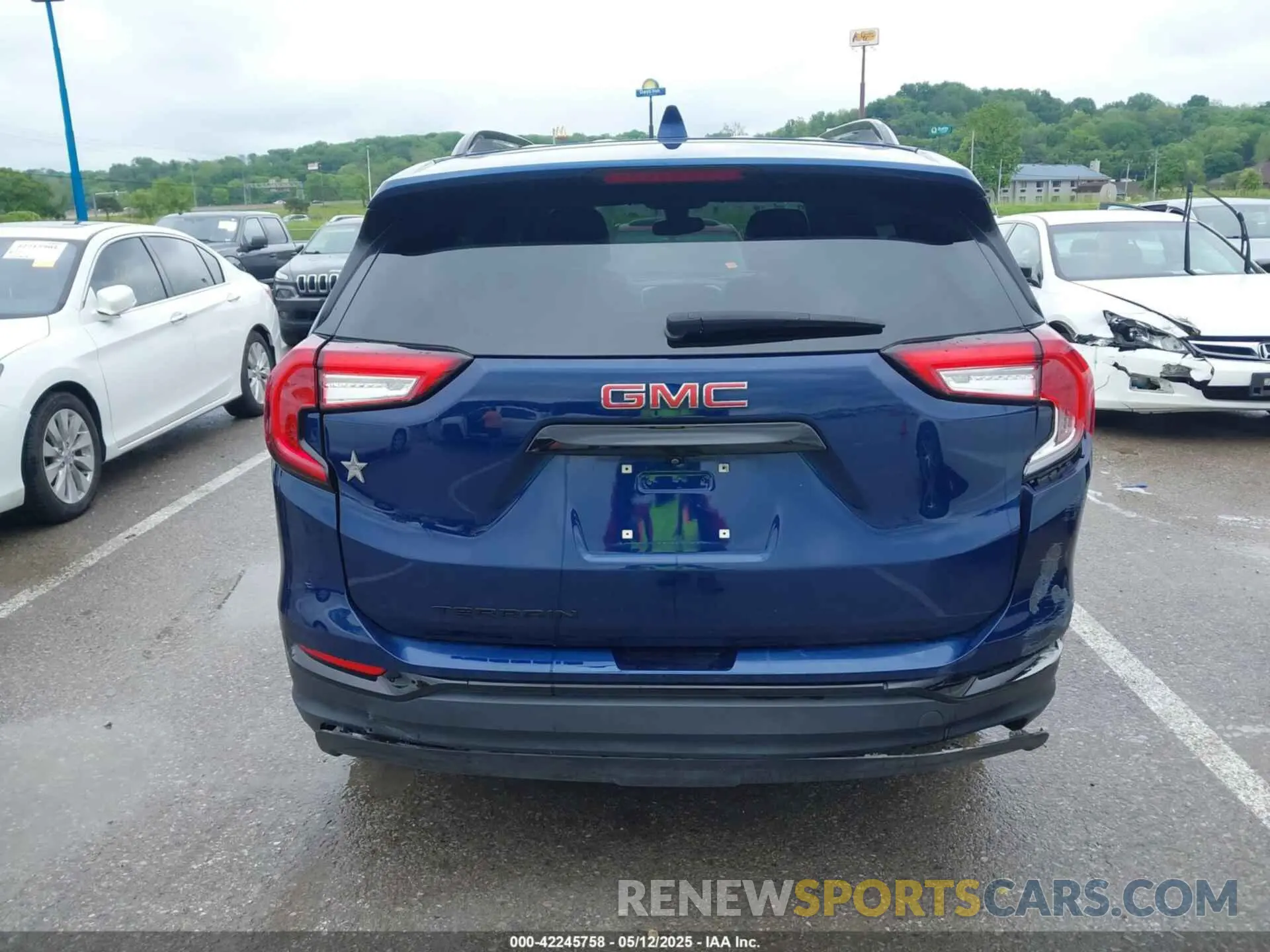 16 Photograph of a damaged car 3GKALPEV4NL293635 GMC TERRAIN 2022