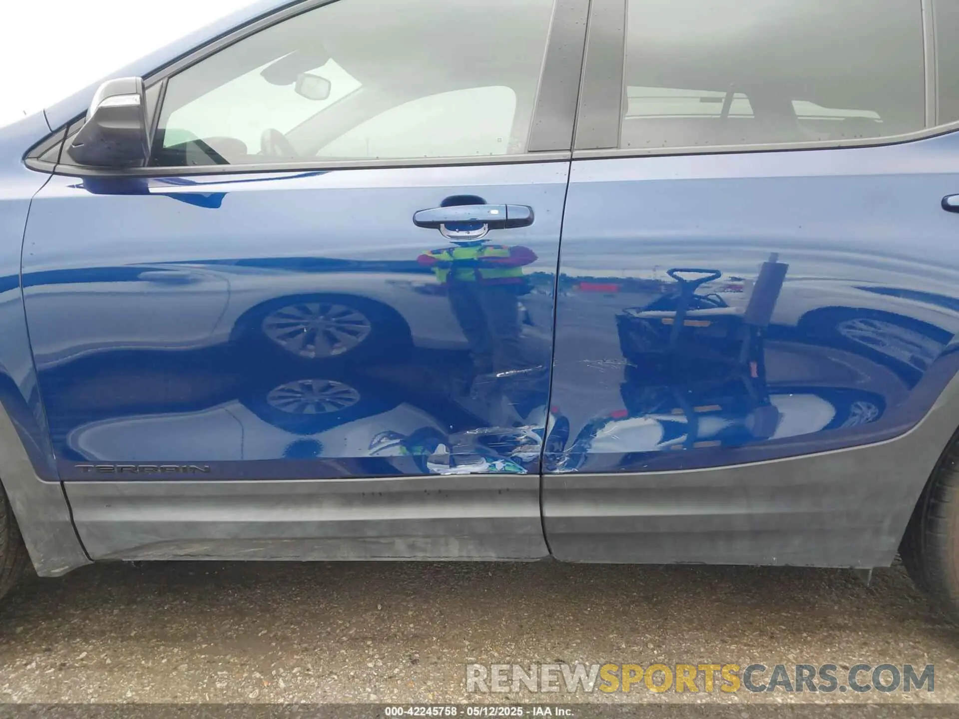 19 Photograph of a damaged car 3GKALPEV4NL293635 GMC TERRAIN 2022