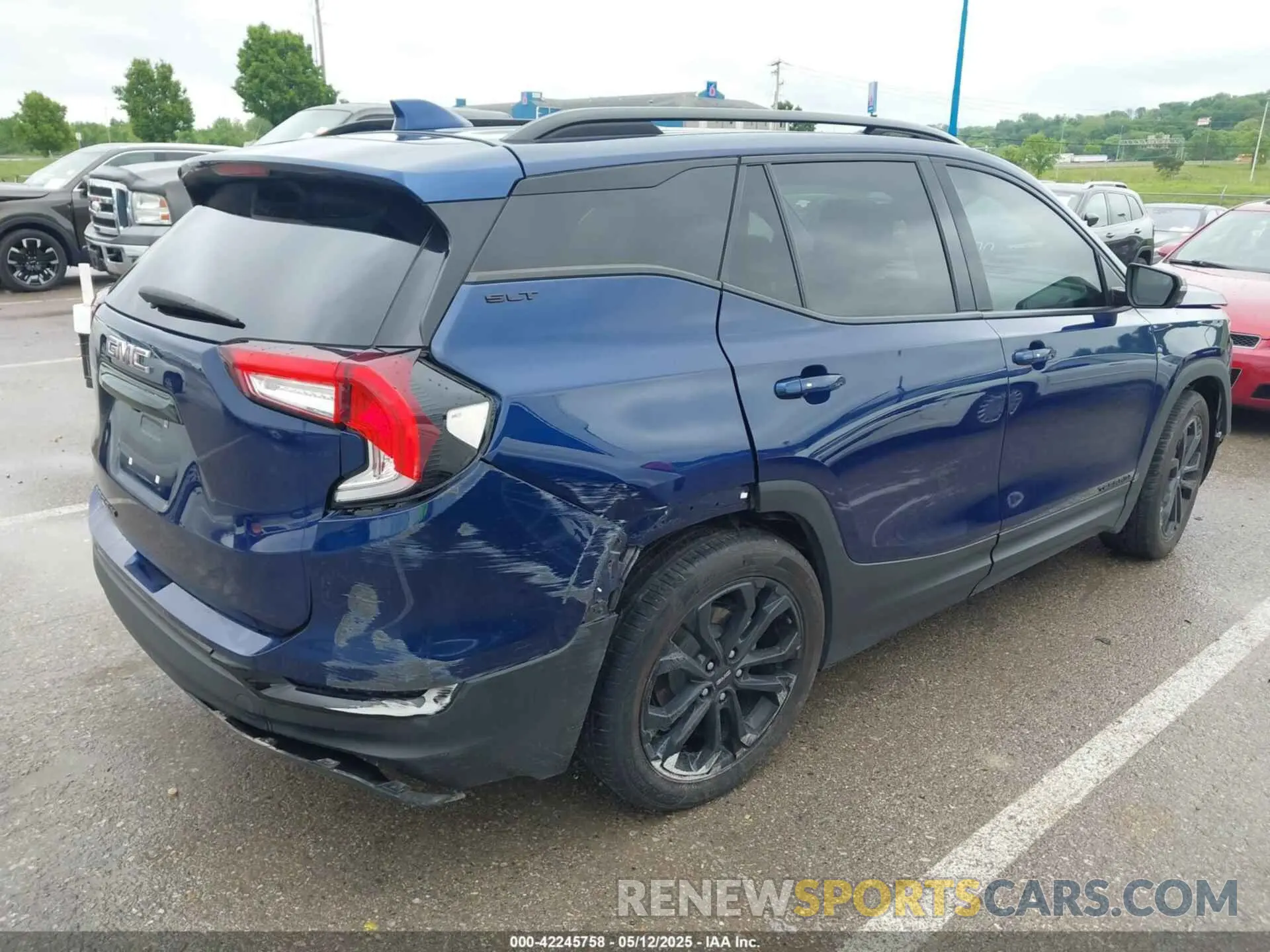 4 Photograph of a damaged car 3GKALPEV4NL293635 GMC TERRAIN 2022