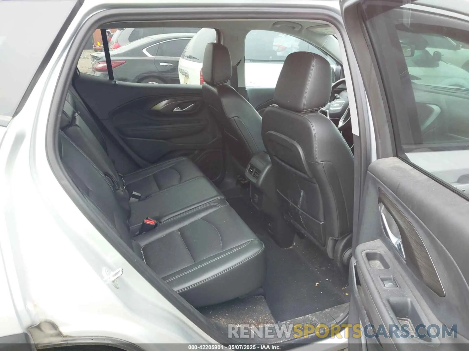 8 Photograph of a damaged car 3GKALPEV6NL271507 GMC TERRAIN 2022