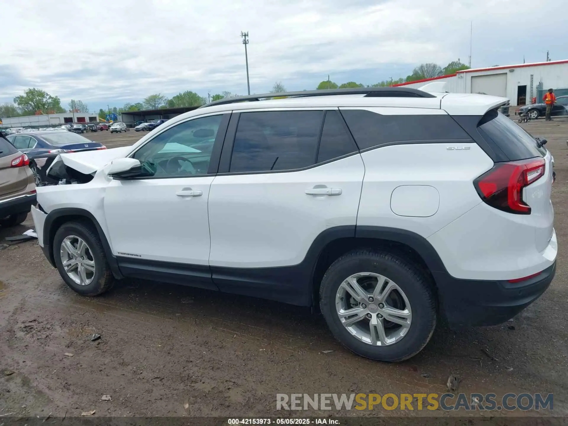 14 Photograph of a damaged car 3GKALTEV1NL289230 GMC TERRAIN 2022