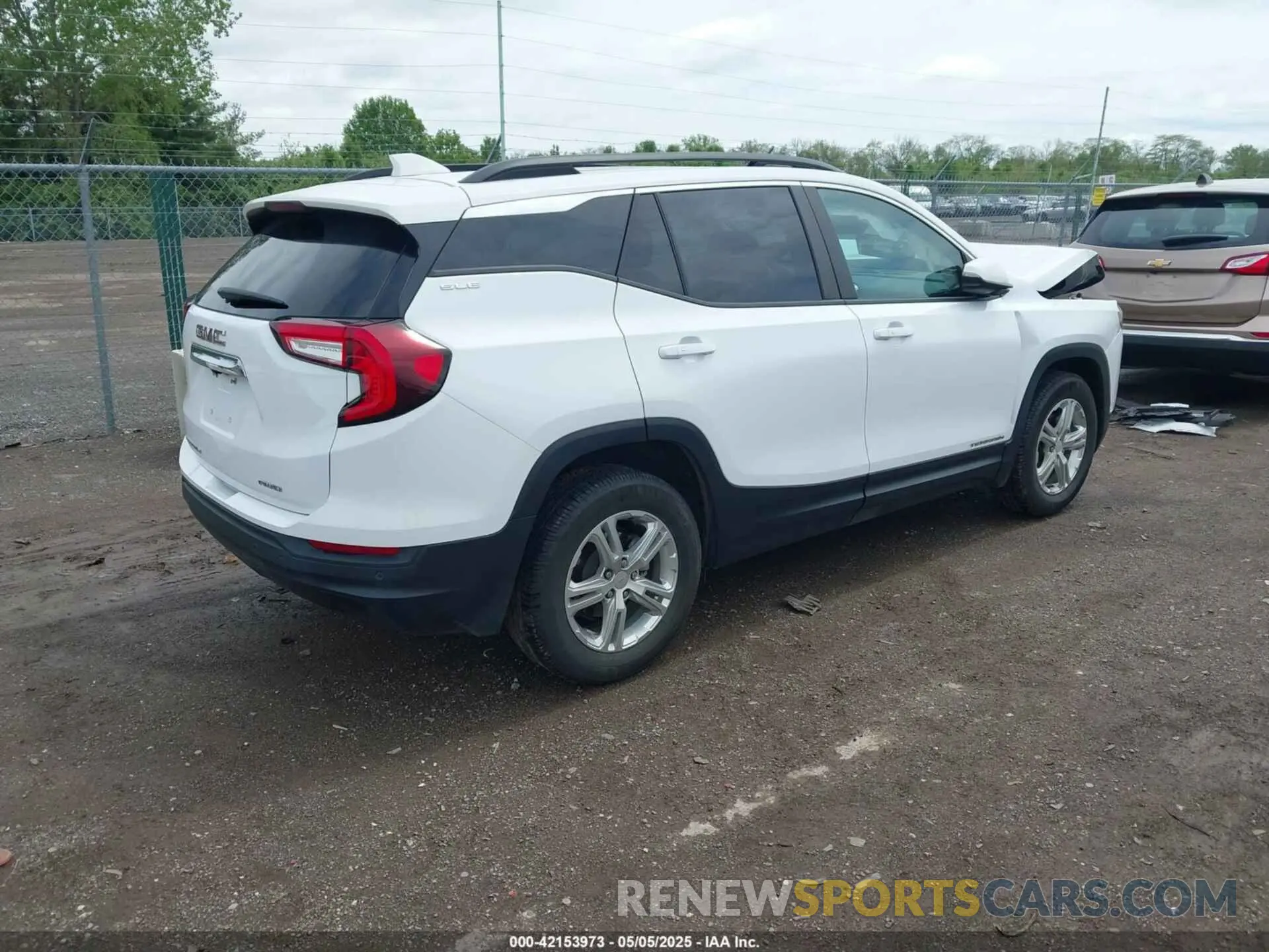 4 Photograph of a damaged car 3GKALTEV1NL289230 GMC TERRAIN 2022
