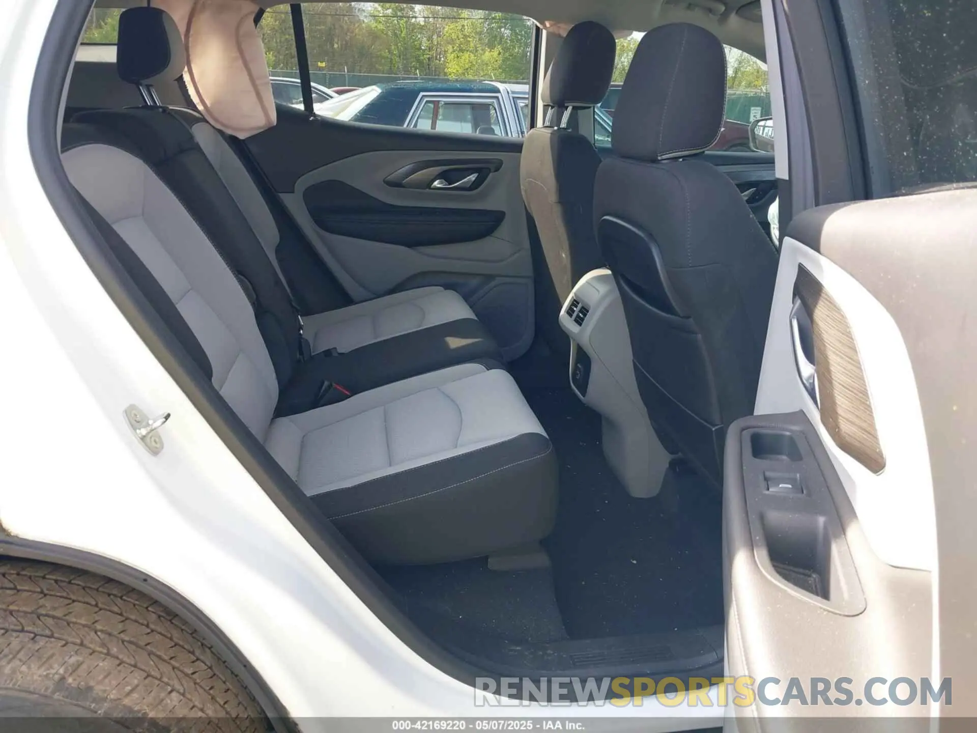 8 Photograph of a damaged car 3GKALTEV2NL127462 GMC TERRAIN 2022