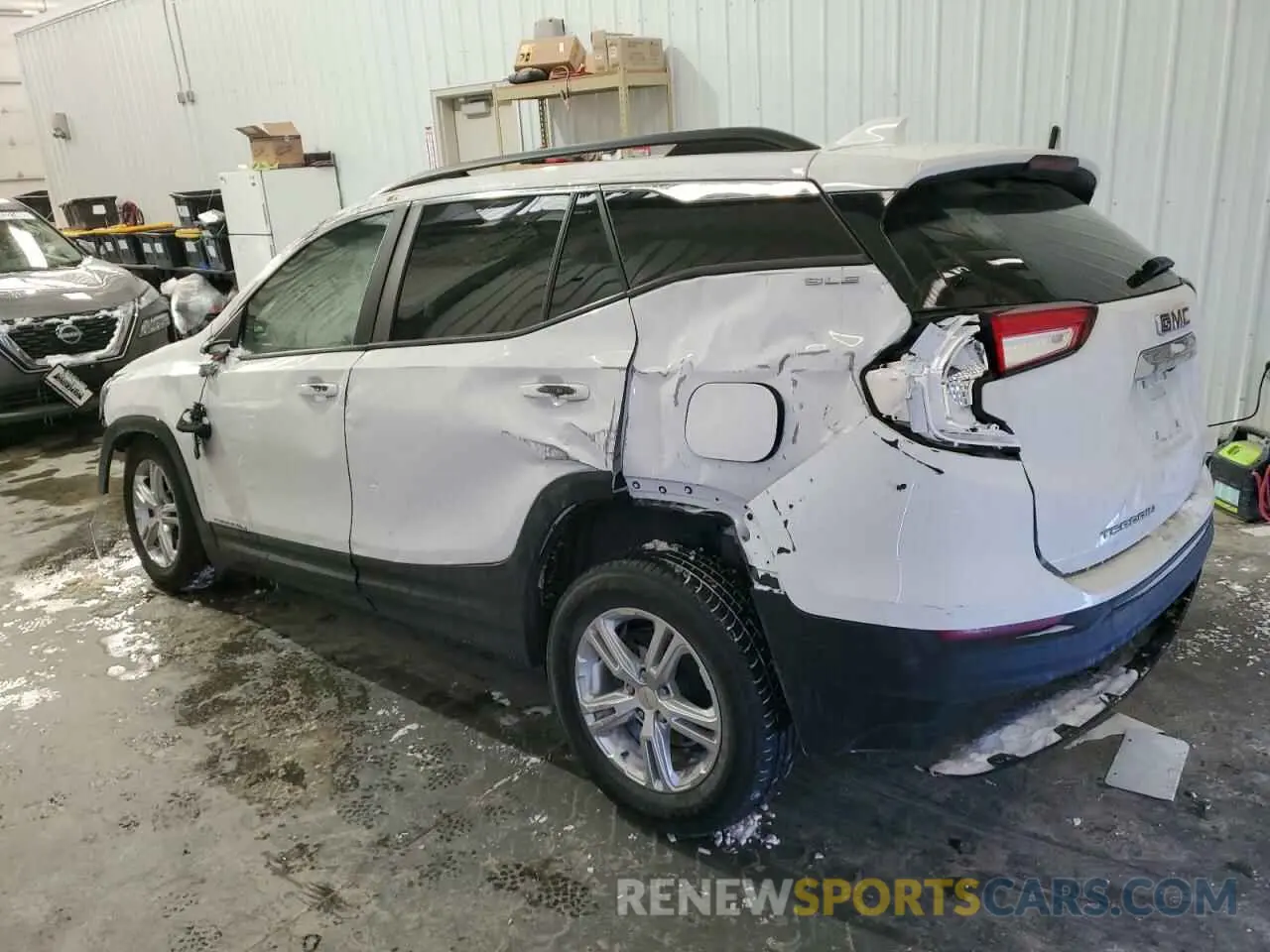 2 Фотография поврежденного автомобиля 3GKALTEV2NL127557 GMC TERRAIN 2022