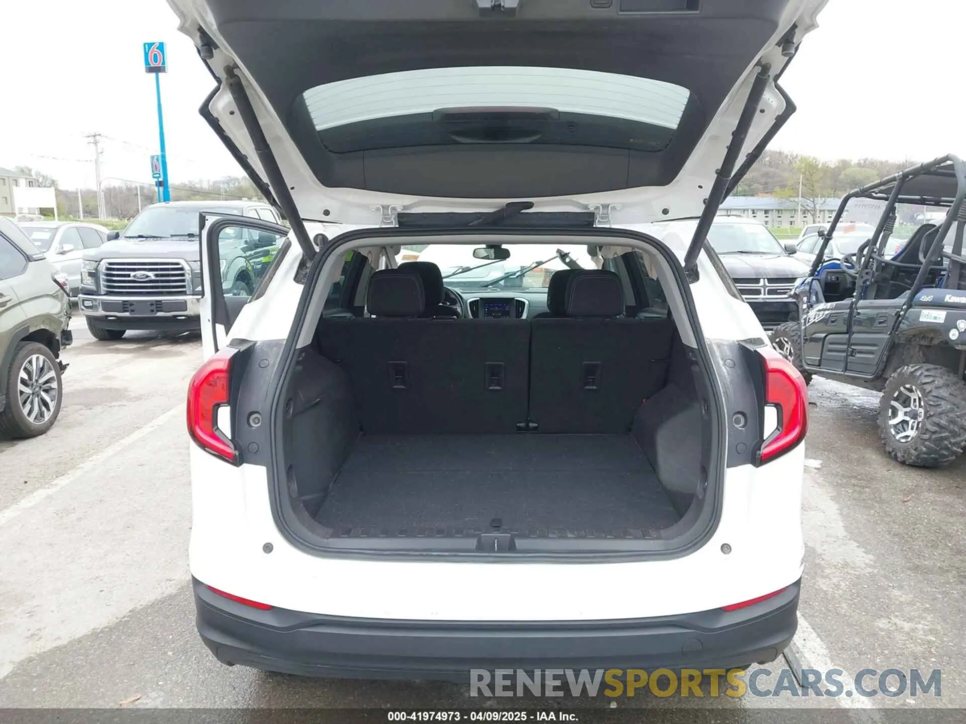 18 Photograph of a damaged car 3GKALTEV2NL139045 GMC TERRAIN 2022