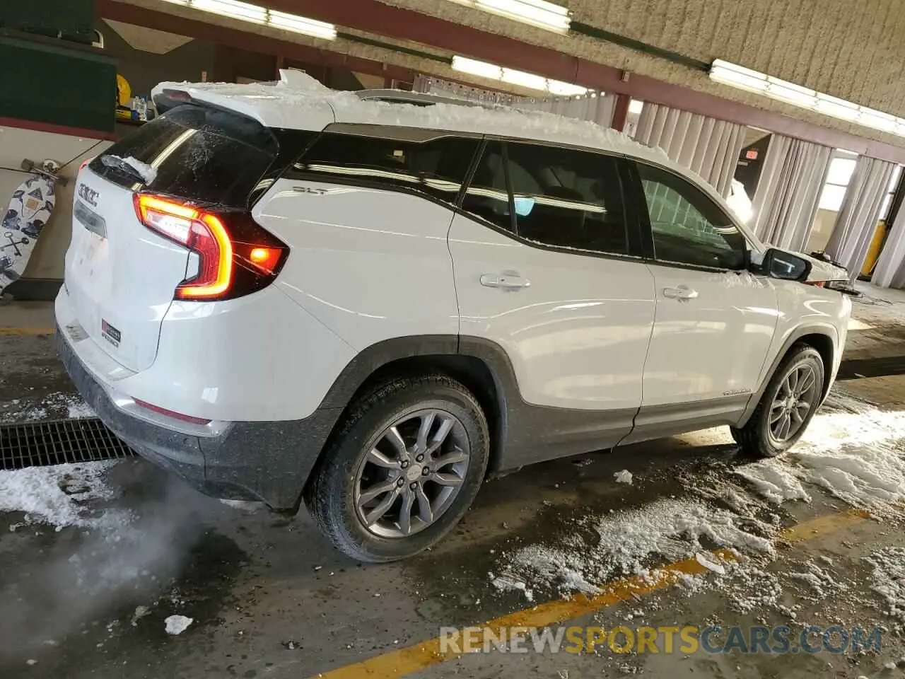 3 Photograph of a damaged car 3GKALVEV1NL125357 GMC TERRAIN 2022