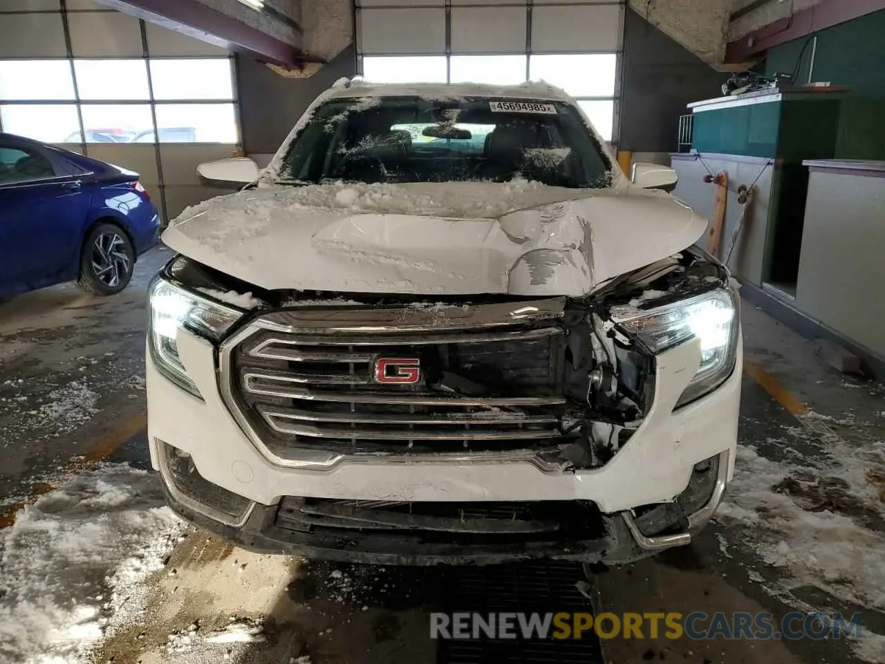 5 Photograph of a damaged car 3GKALVEV1NL125357 GMC TERRAIN 2022