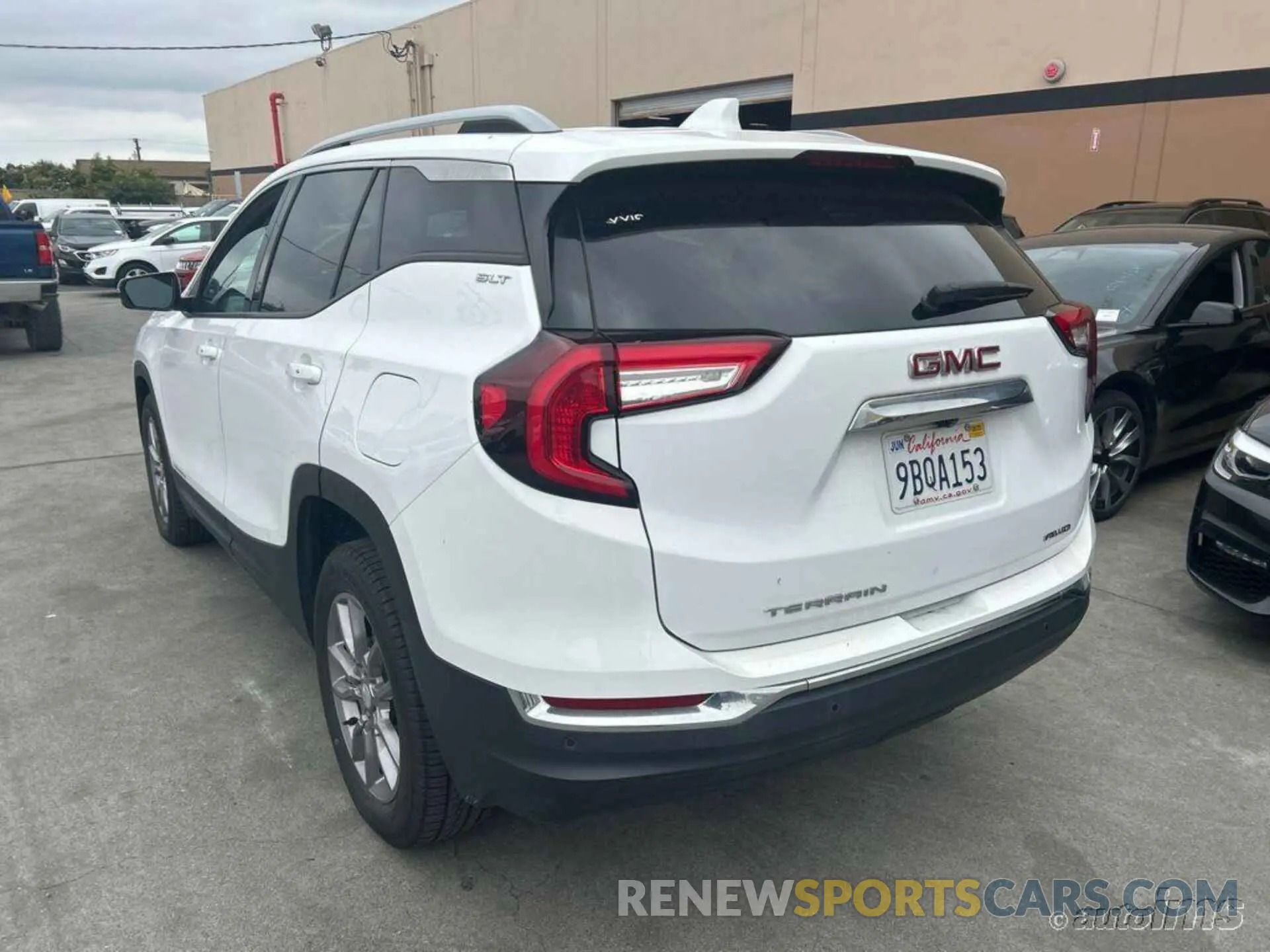 2 Photograph of a damaged car 3GKALVEV1NL149285 GMC TERRAIN 2022
