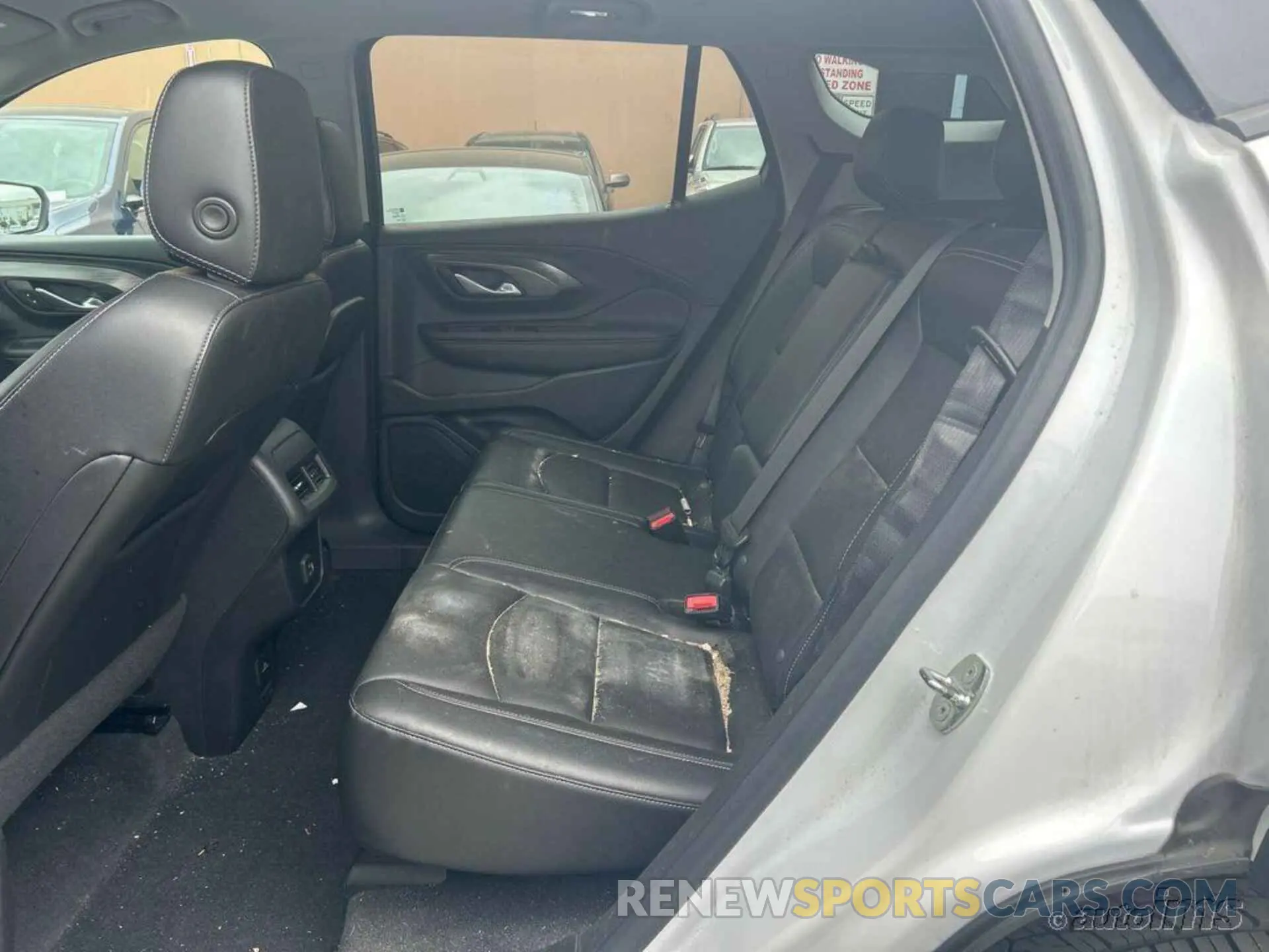 5 Photograph of a damaged car 3GKALVEV1NL149285 GMC TERRAIN 2022