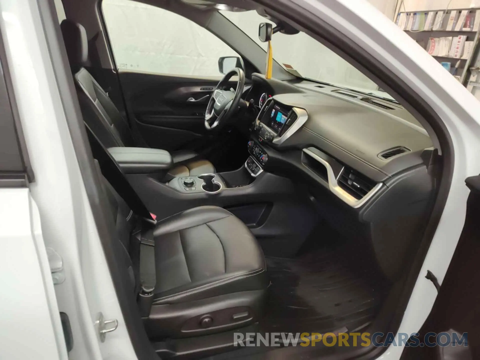 9 Photograph of a damaged car 3GKALVEV4NL142475 GMC TERRAIN 2022
