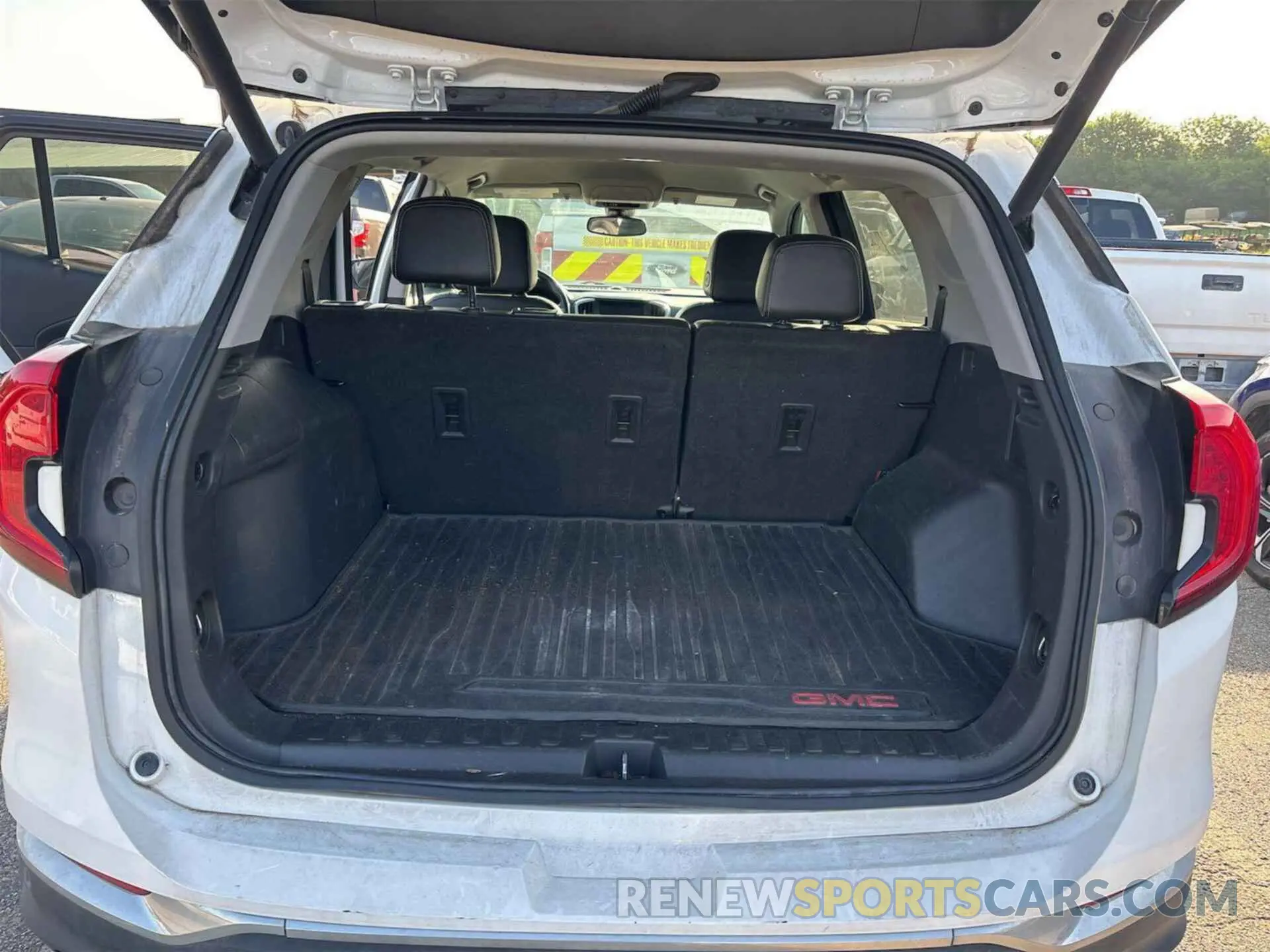 18 Photograph of a damaged car 3GKALVEV4NL149362 GMC TERRAIN 2022