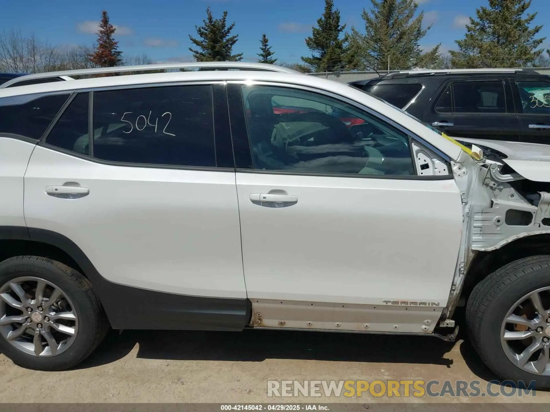 14 Photograph of a damaged car 3GKALVEV5NL125040 GMC TERRAIN 2022