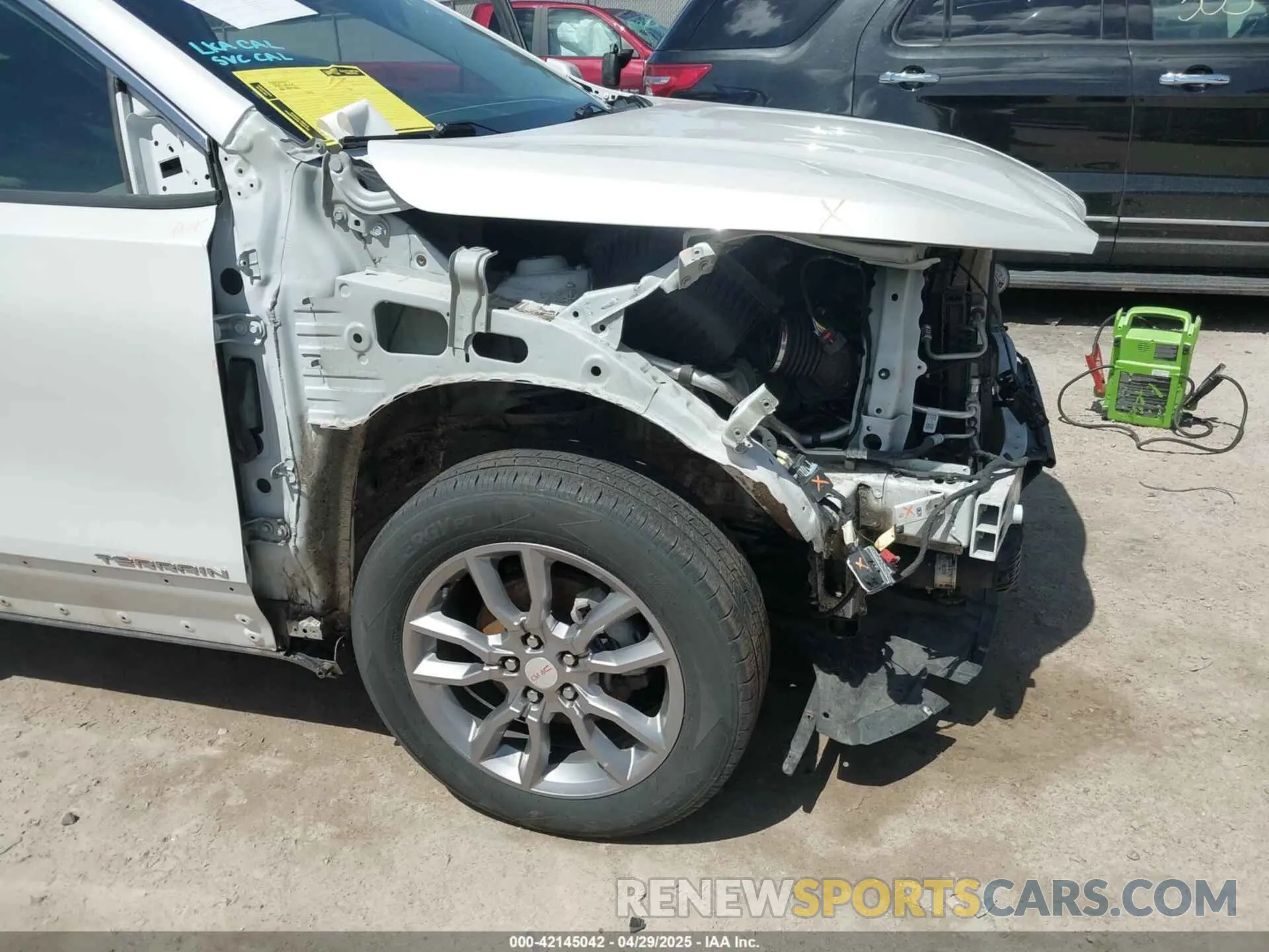 19 Photograph of a damaged car 3GKALVEV5NL125040 GMC TERRAIN 2022