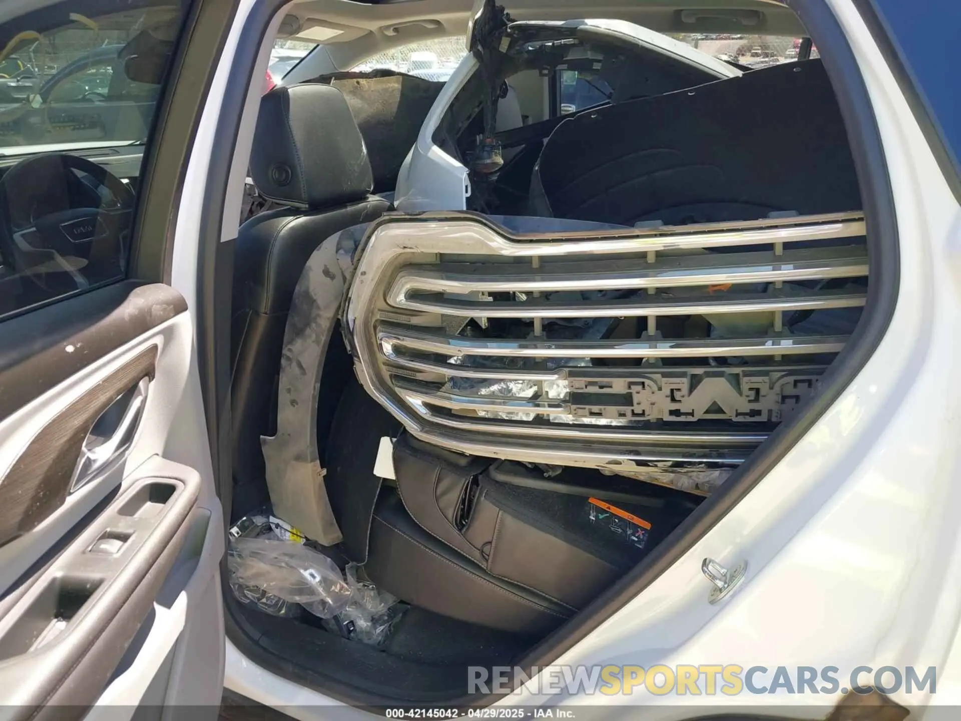 8 Photograph of a damaged car 3GKALVEV5NL125040 GMC TERRAIN 2022