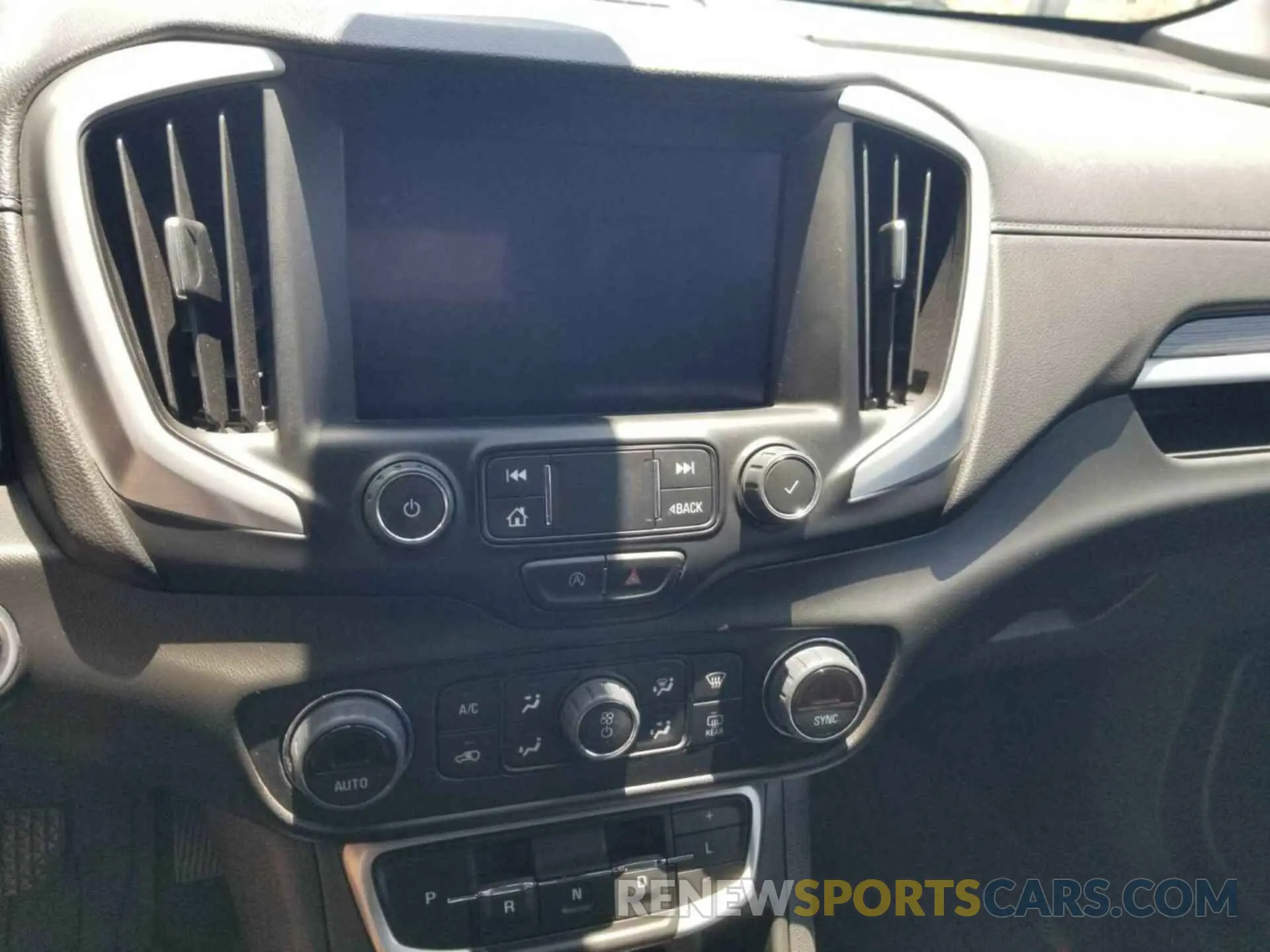 18 Photograph of a damaged car 3GKALVEV6NL232615 GMC TERRAIN 2022