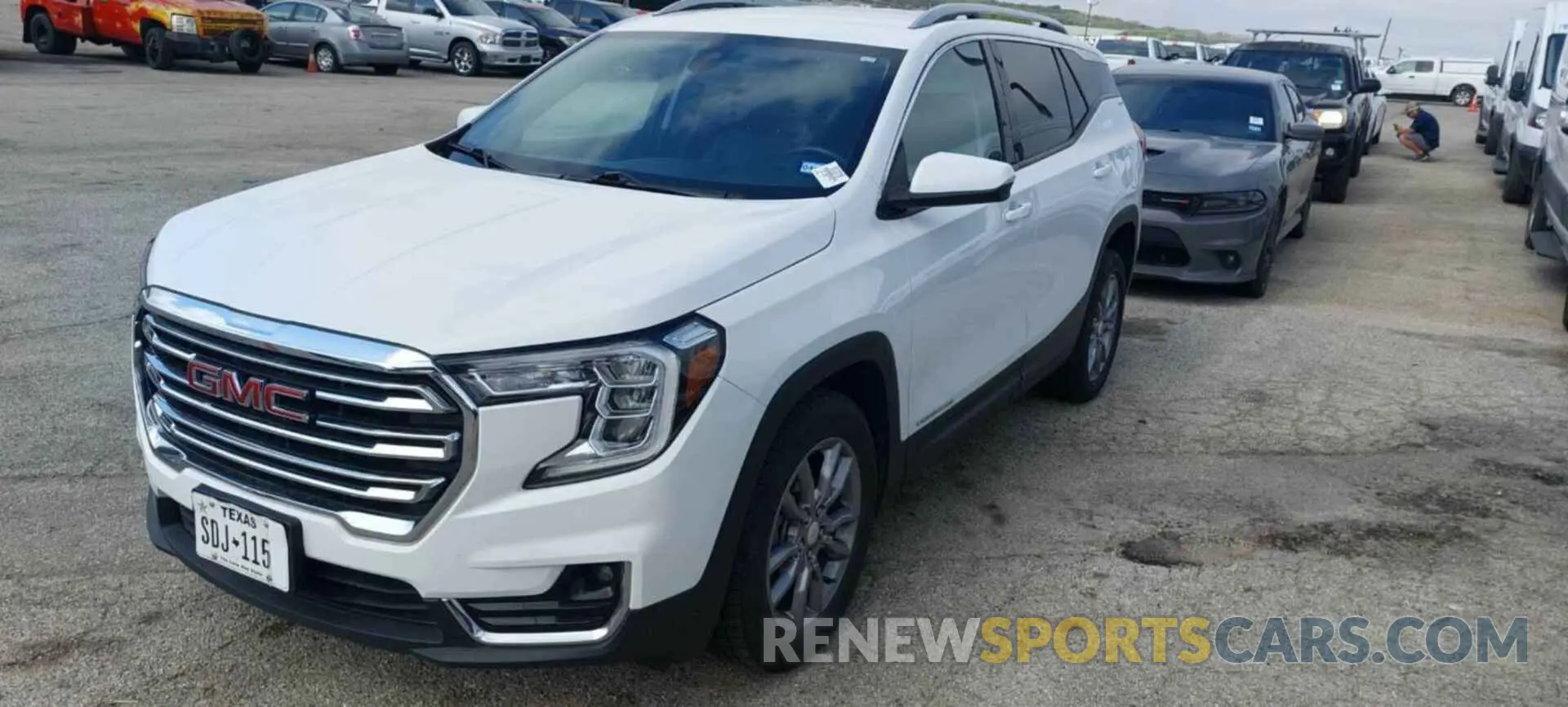 8 Photograph of a damaged car 3GKALVEV6NL232615 GMC TERRAIN 2022