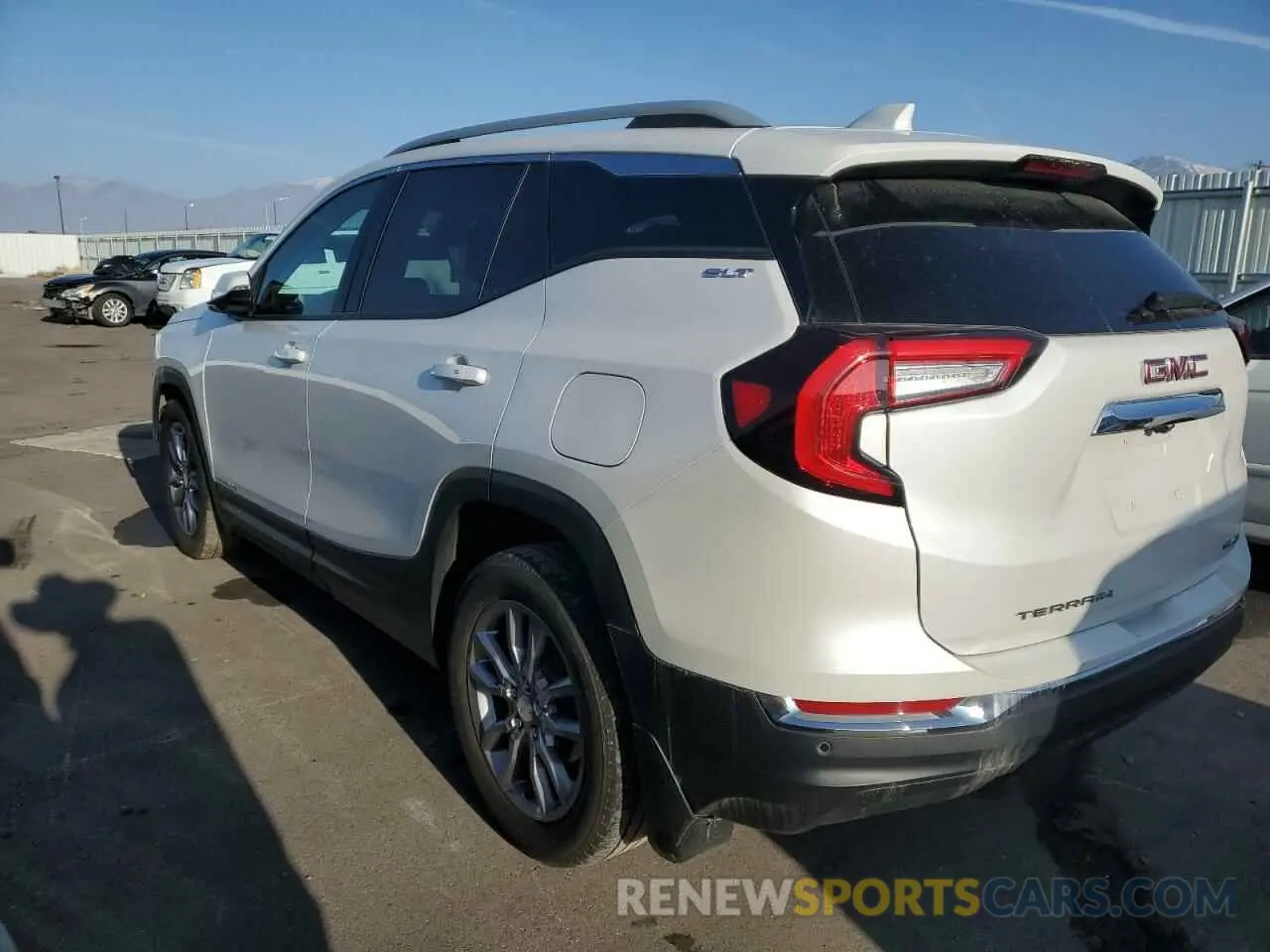 2 Photograph of a damaged car 3GKALVEVXNL102059 GMC TERRAIN 2022