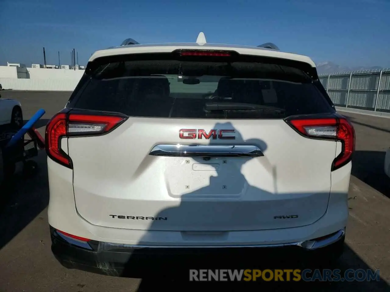 6 Photograph of a damaged car 3GKALVEVXNL102059 GMC TERRAIN 2022
